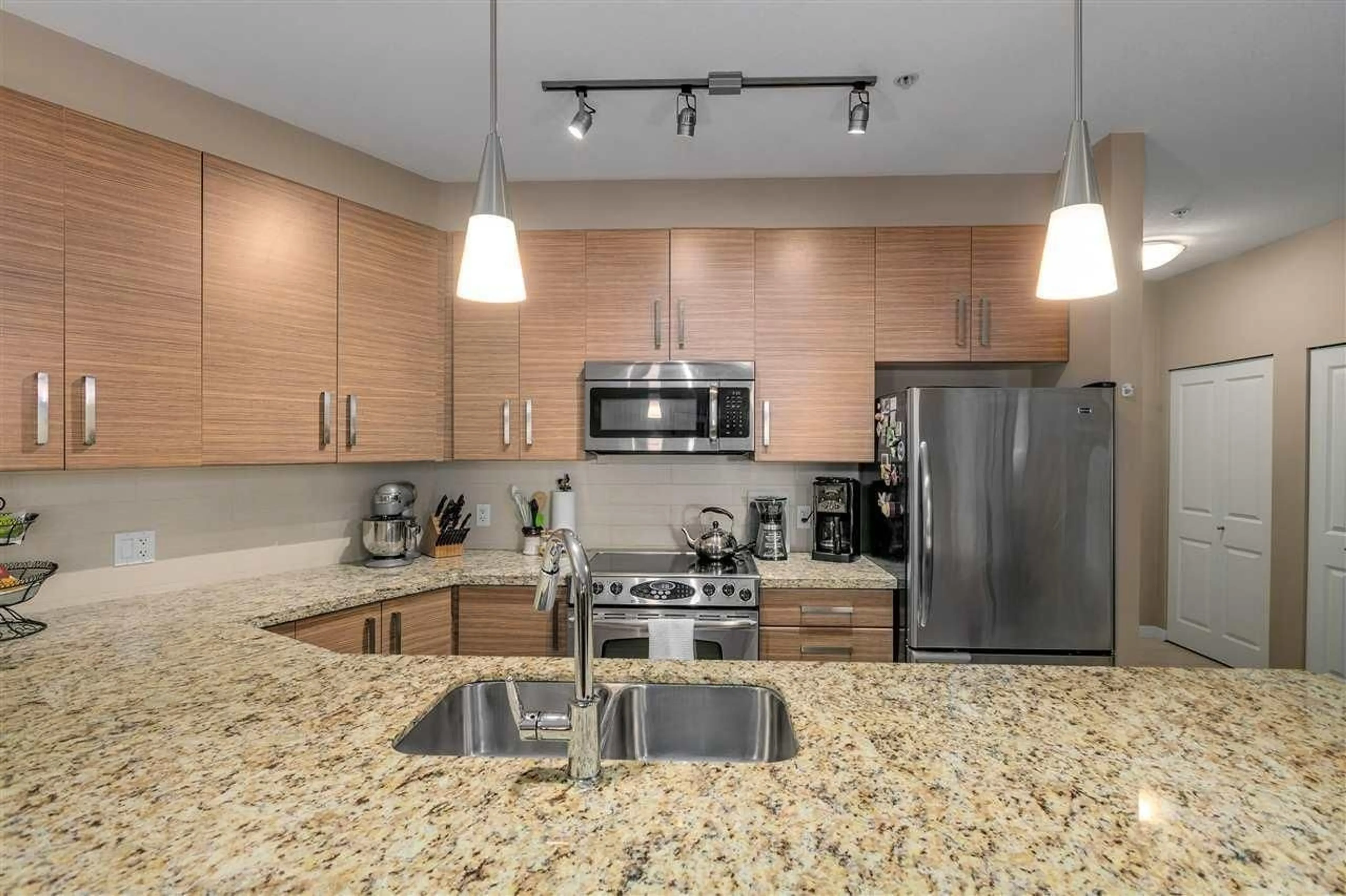 Unknown for 111 - 15168 19, Surrey British Columbia V4A0A5