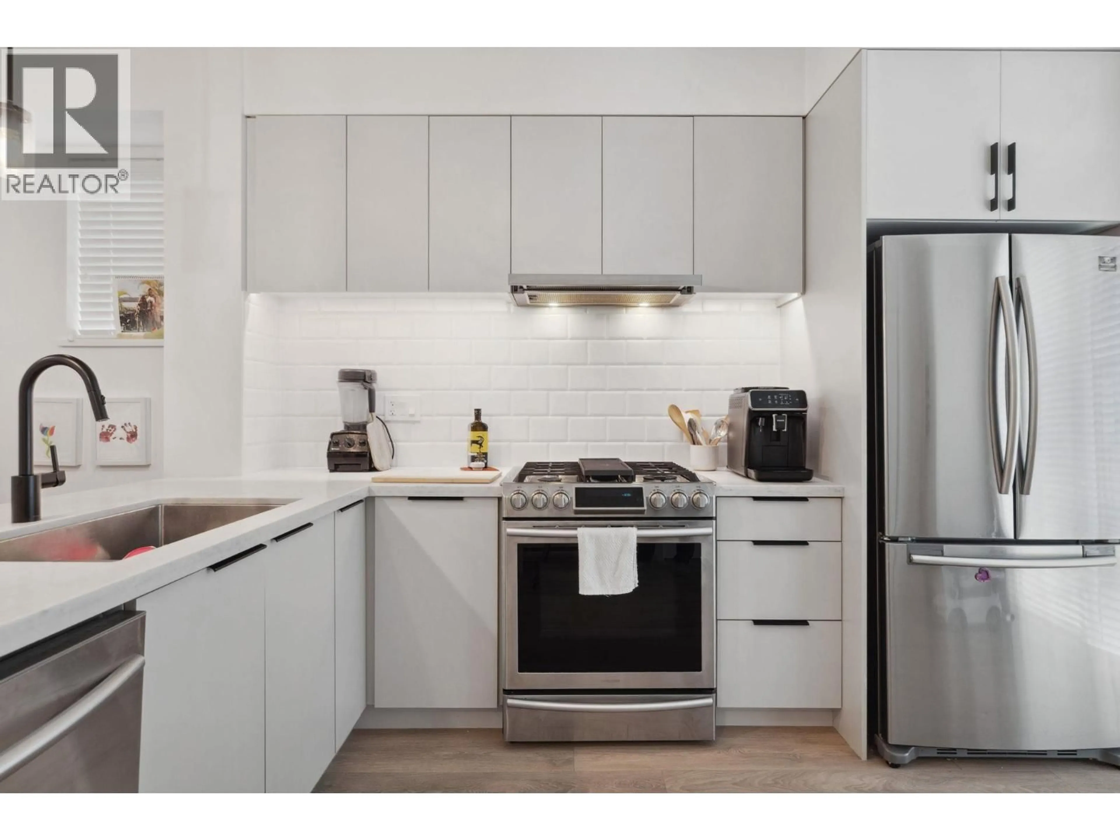 Standard kitchen, unknown for 601 - 3021 ST GEORGE STREET, Port Moody British Columbia V3H0K3