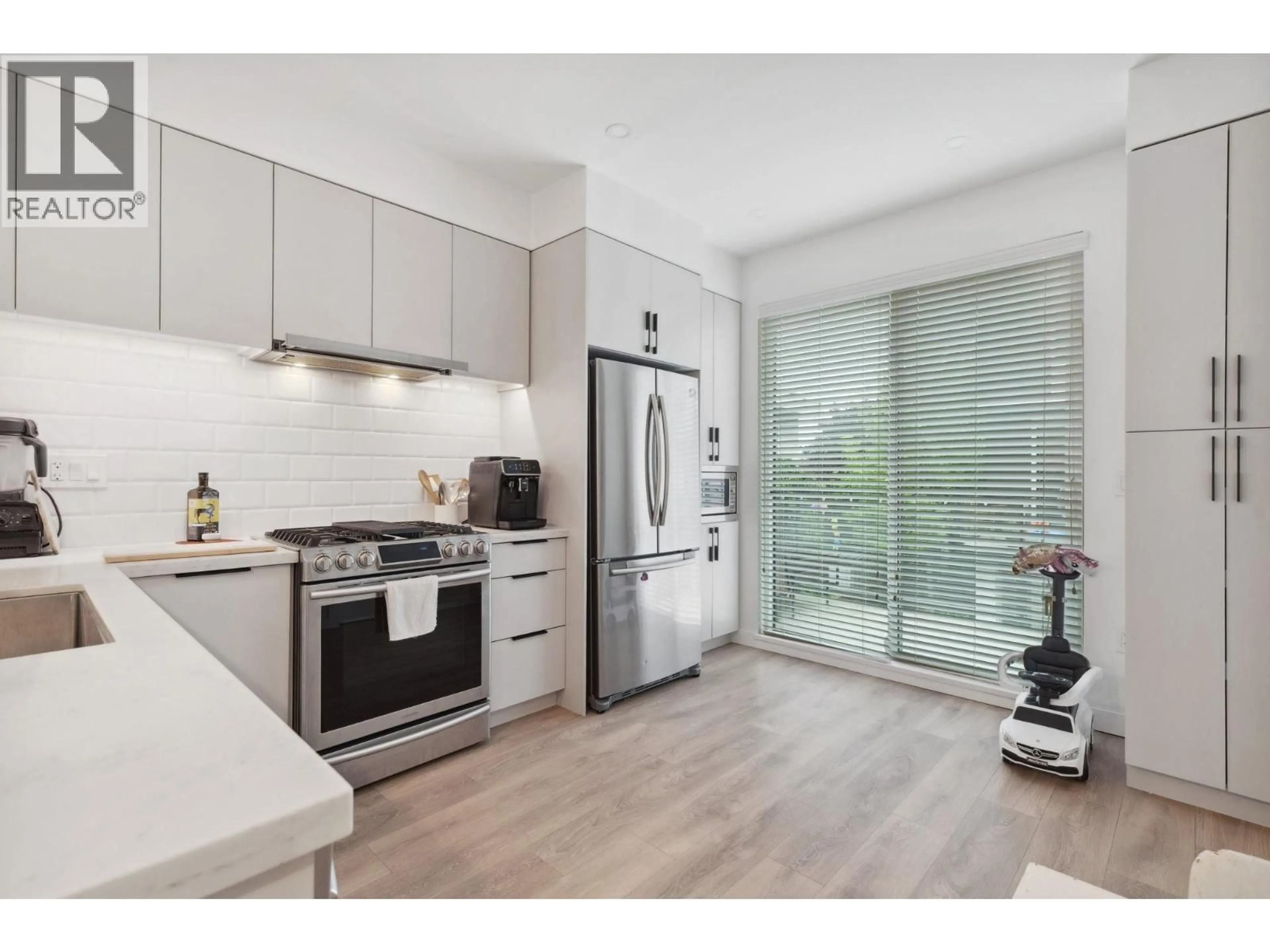Open concept kitchen, unknown for 601 - 3021 ST GEORGE STREET, Port Moody British Columbia V3H0K3