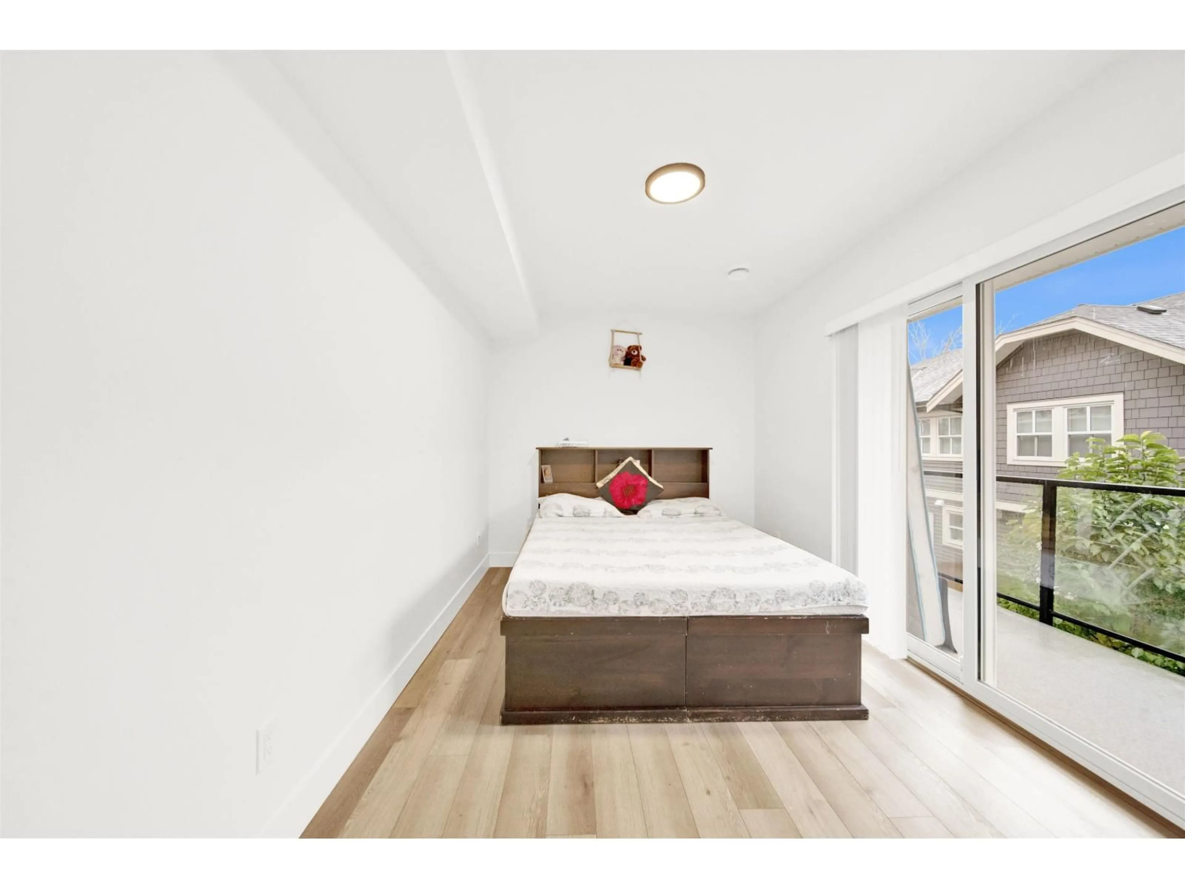 Bedroom with bed, wood/laminate floor for 33 - 10488 124, Surrey British Columbia V3V0E9