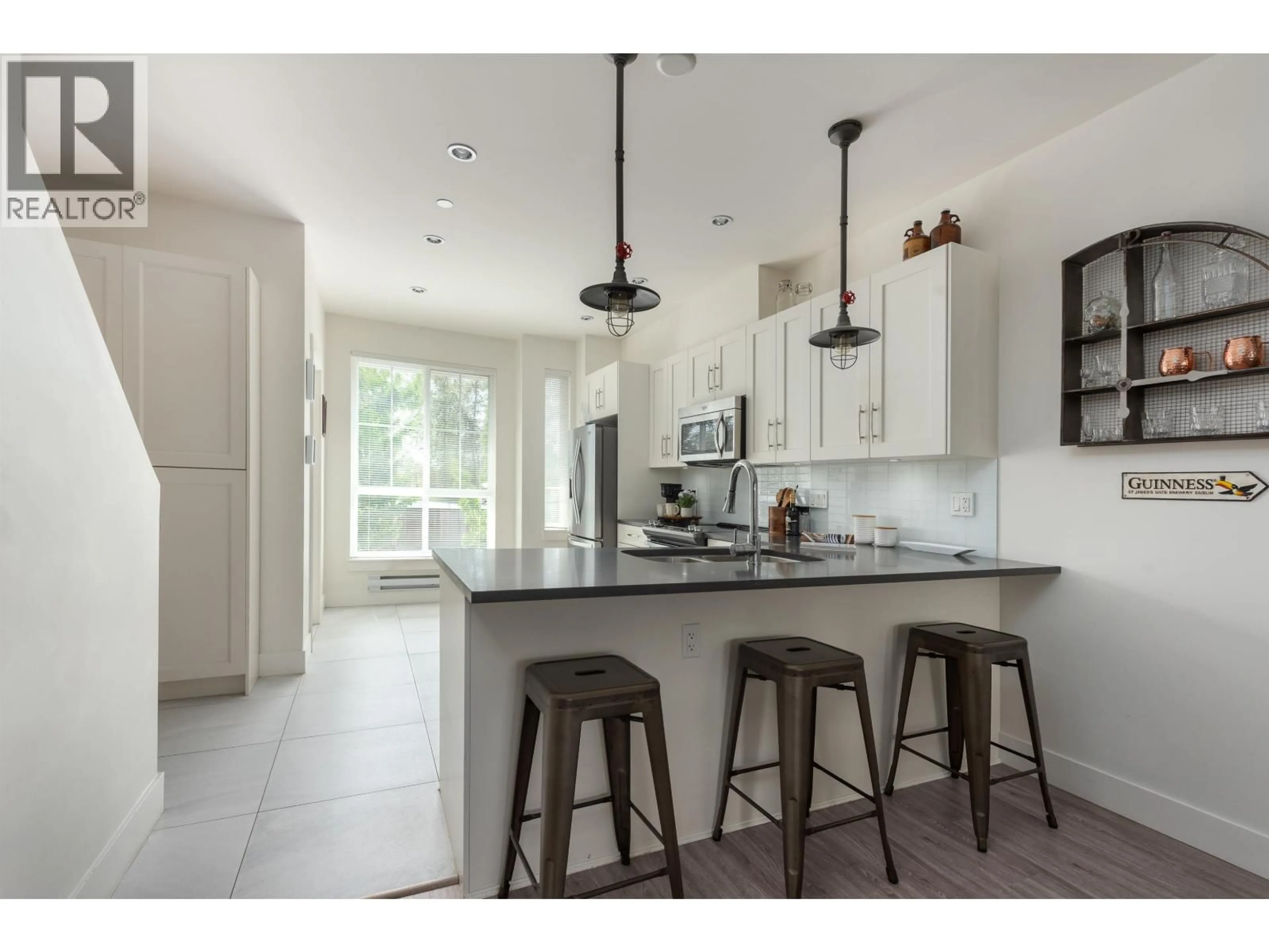 Open concept kitchen, ceramic/tile floor for 8 - 9989 240A STREET, Maple Ridge British Columbia V2W1Z9