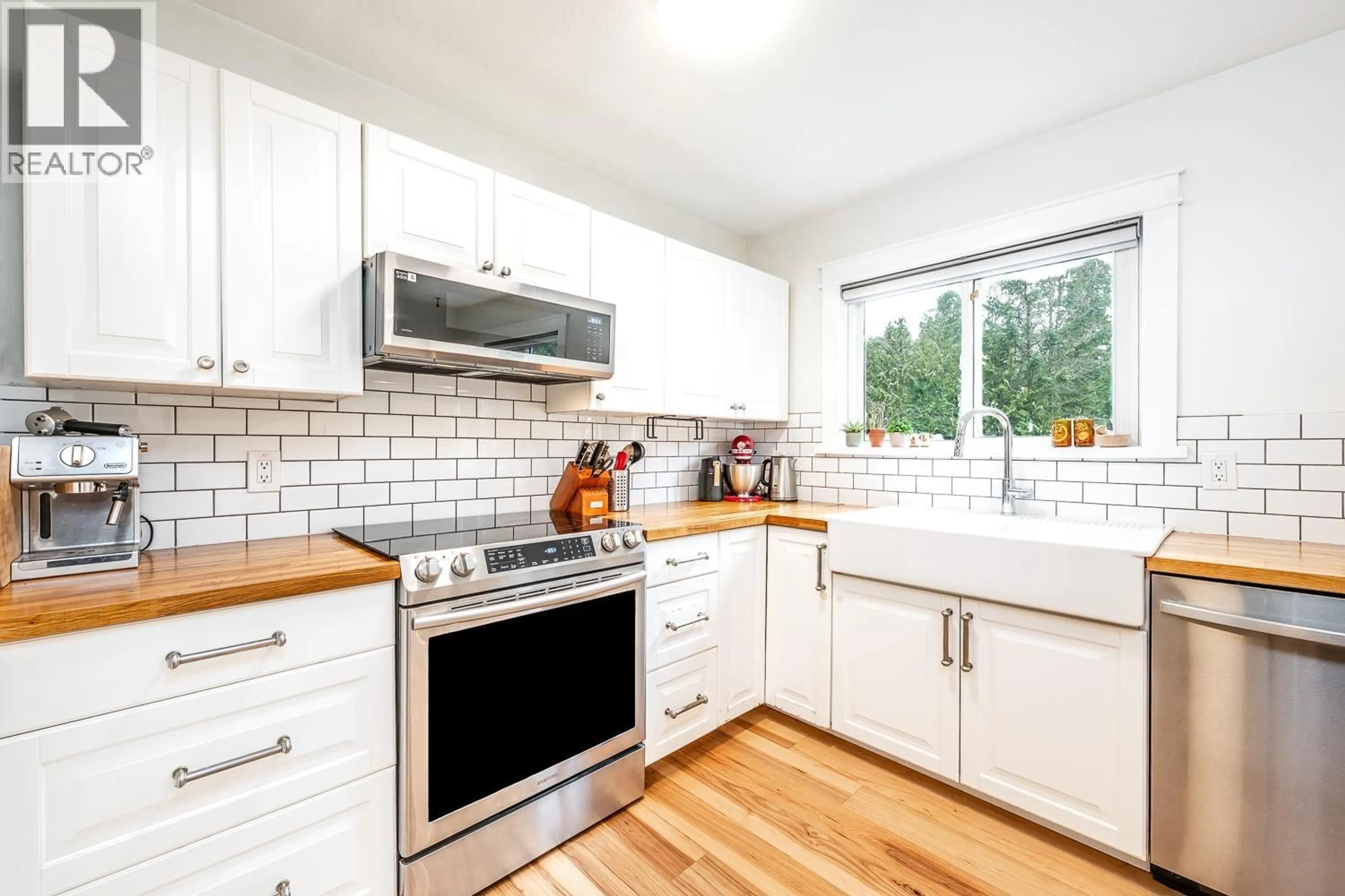 Standard kitchen, unknown for 40628 PERTH DRIVE, Squamish British Columbia V0N1T0