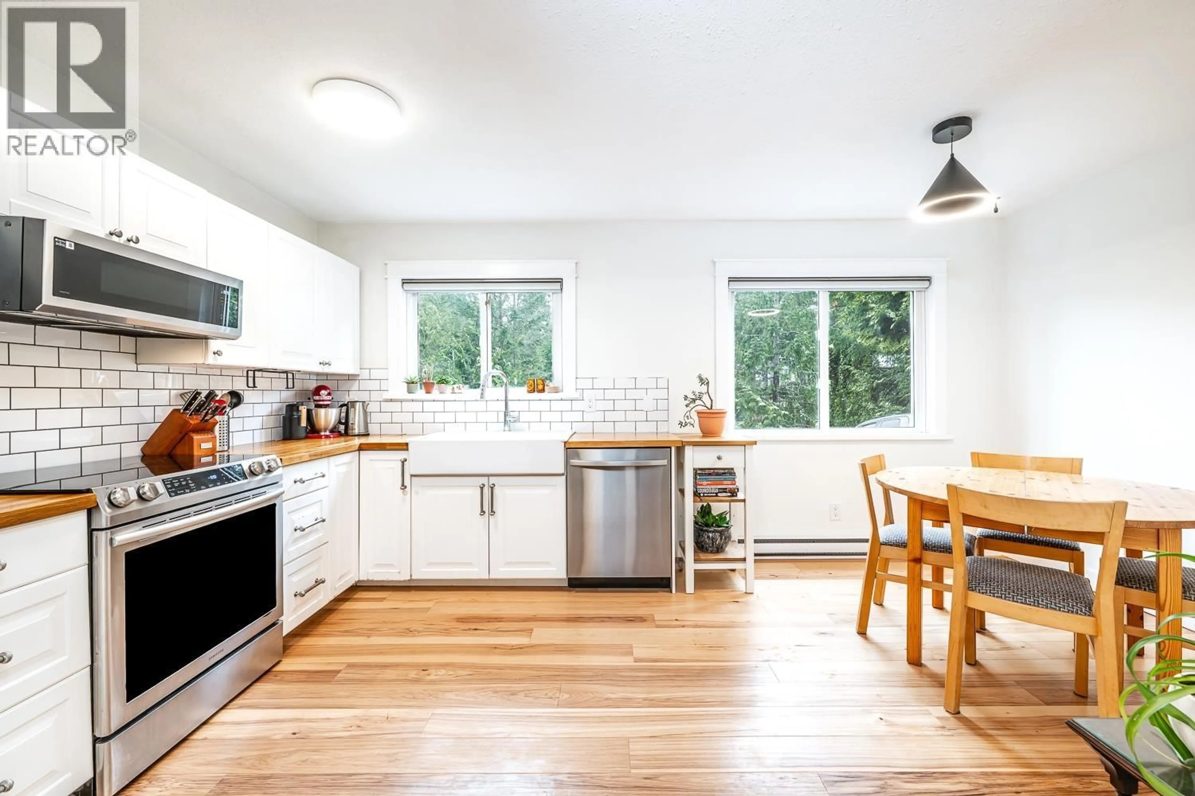 Open concept kitchen, unknown for 40628 PERTH DRIVE, Squamish British Columbia V0N1T0