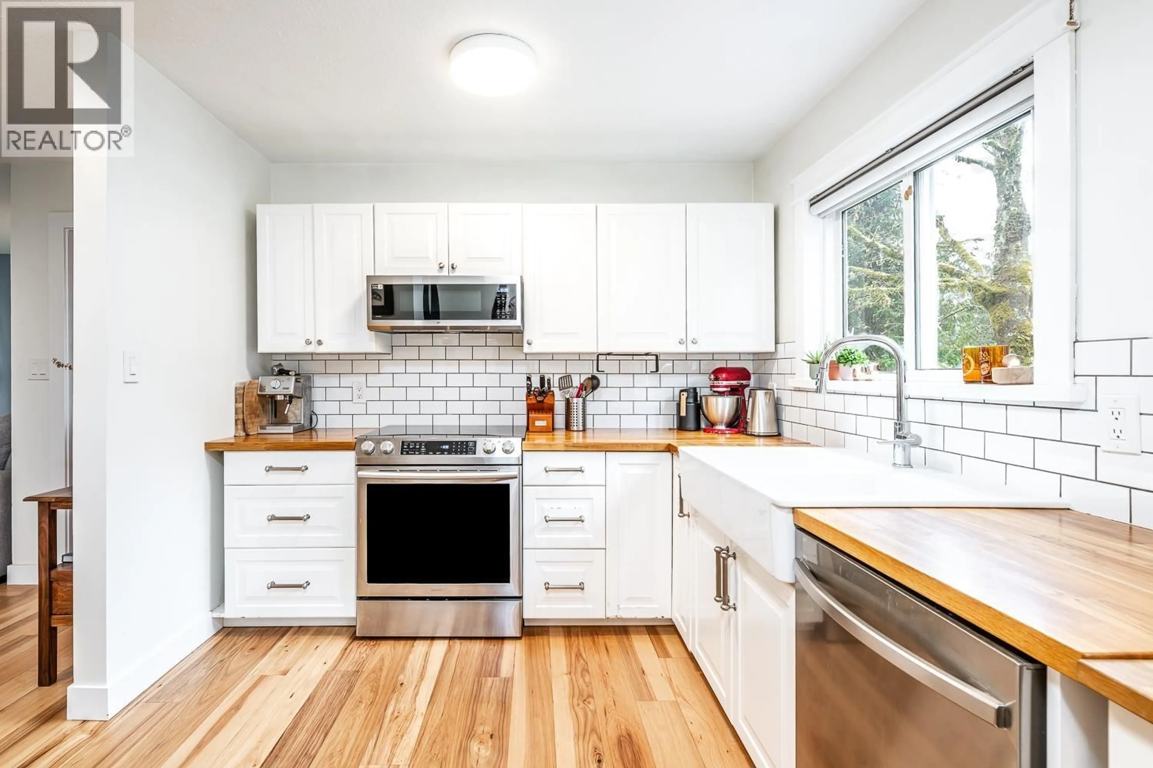 Open concept kitchen, unknown for 40628 PERTH DRIVE, Squamish British Columbia V0N1T0