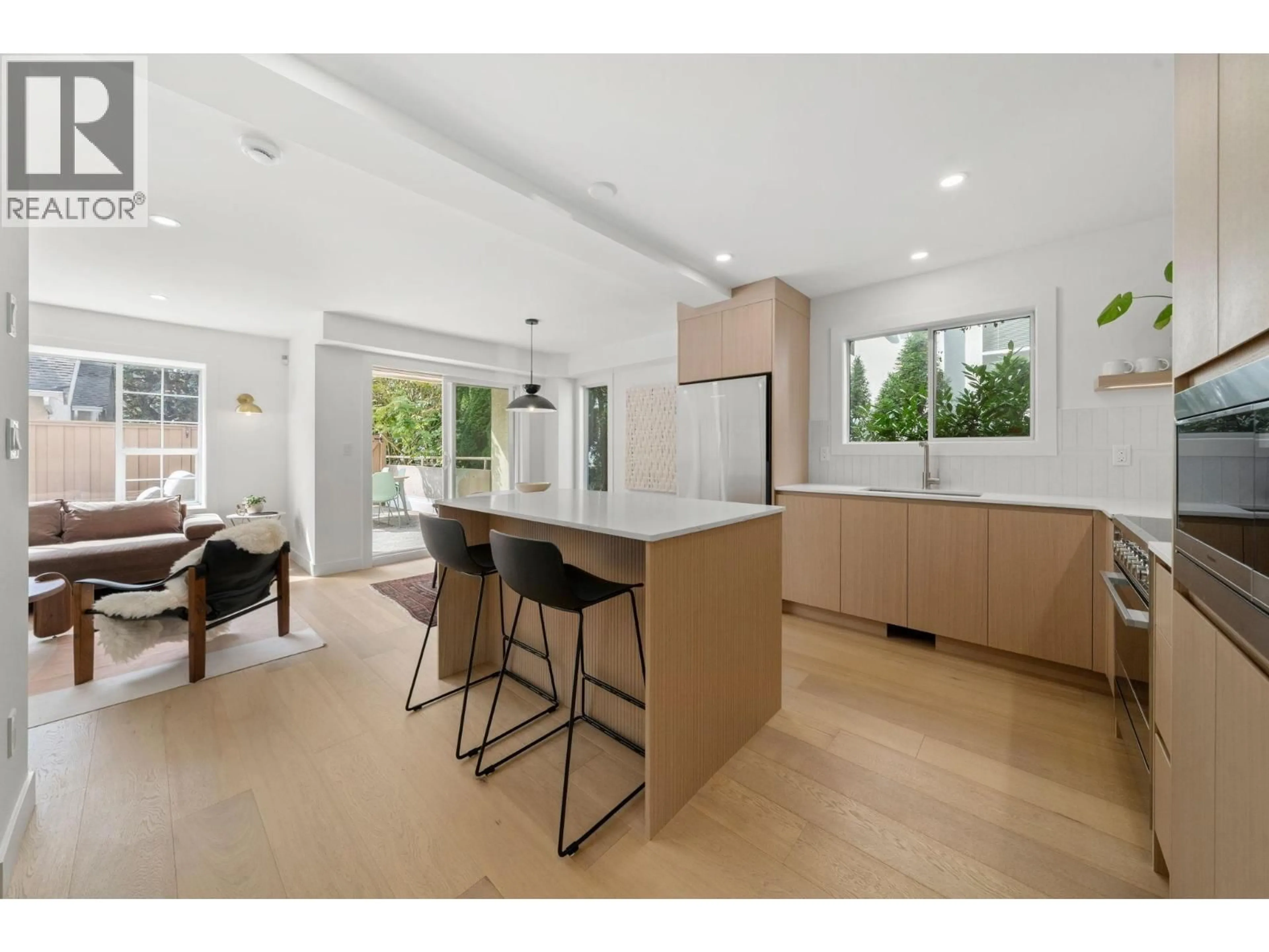 Open concept kitchen, unknown for 18 - 901 17TH STREET, North Vancouver British Columbia V7P1V8