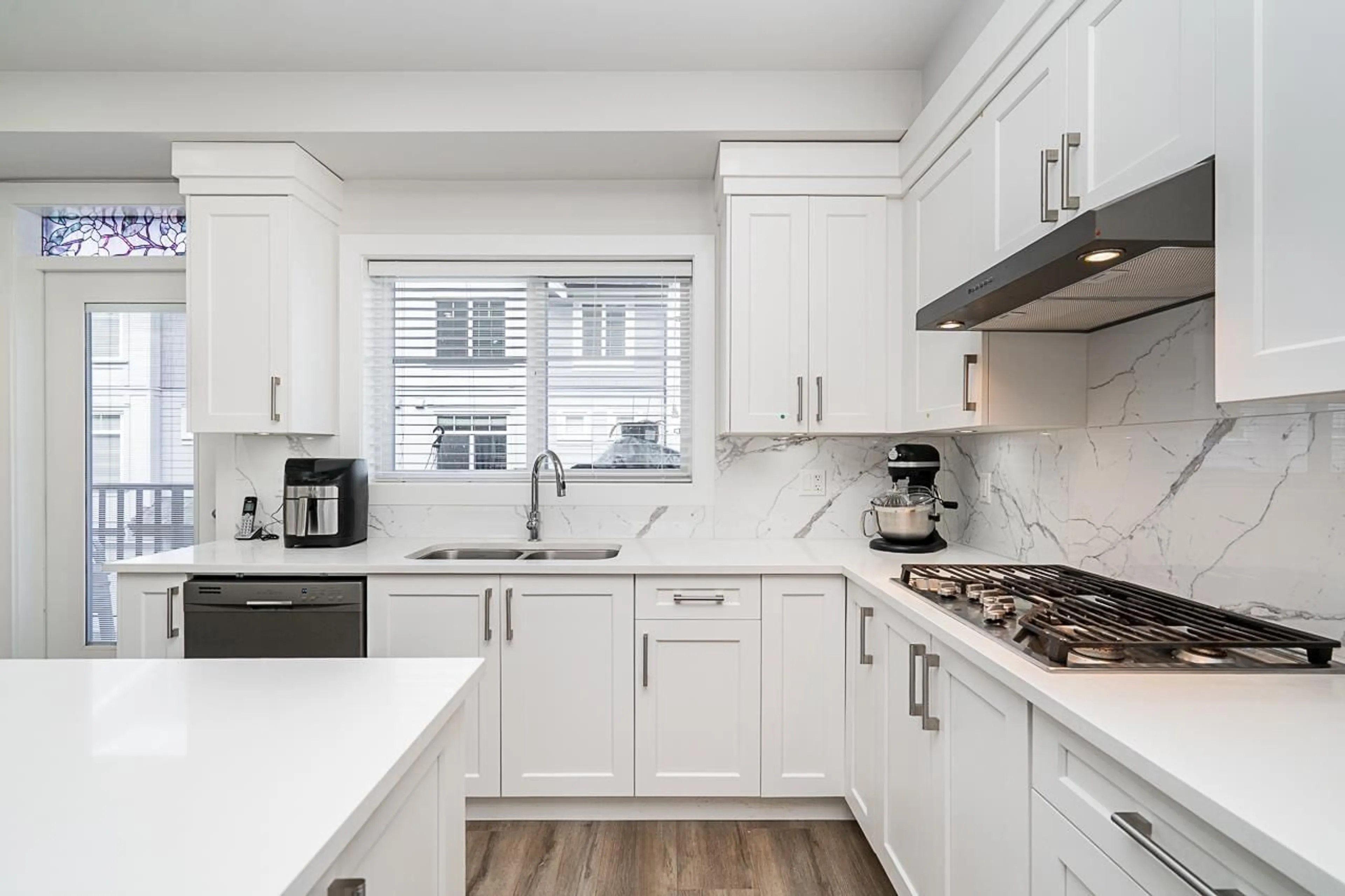 Open concept kitchen, ceramic/tile floor for 45 - 19239 70, Surrey British Columbia V4N6S8