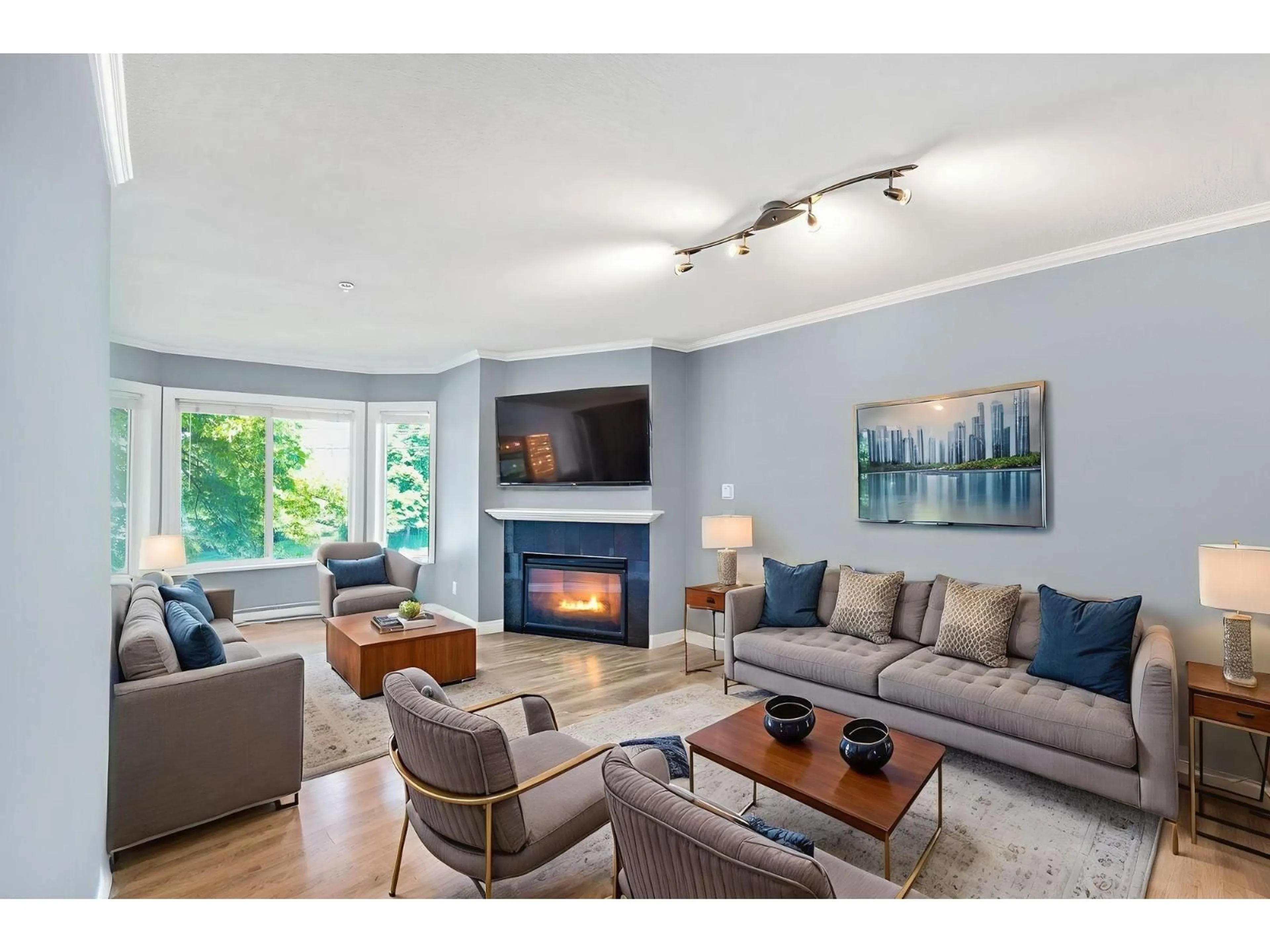 Living room with furniture, wood/laminate floor for 212 - 12110 80, Surrey British Columbia V3W0V2