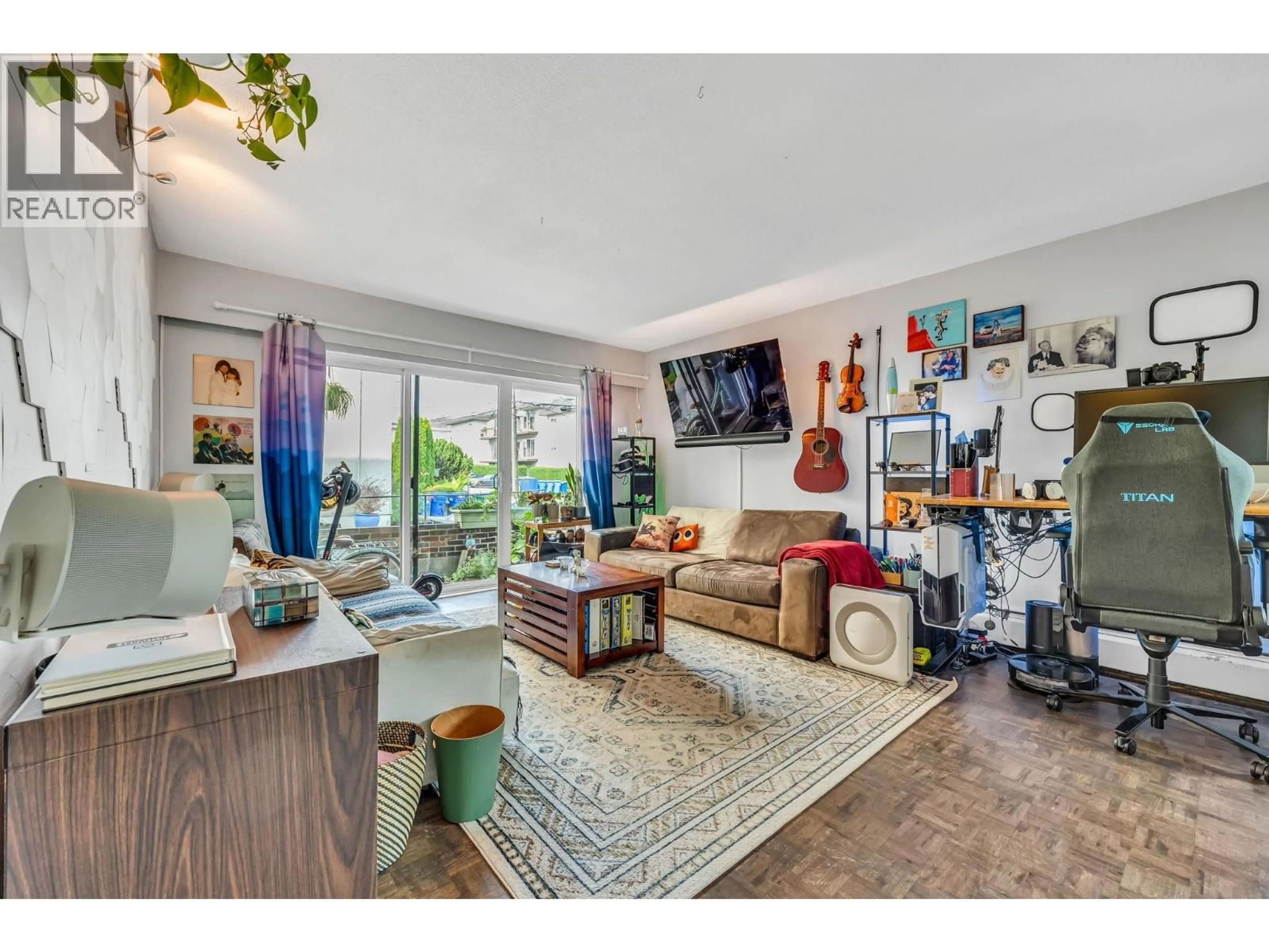 Living room with furniture, unknown for 207 - 2025 2ND AVENUE, Vancouver British Columbia V6J1J6