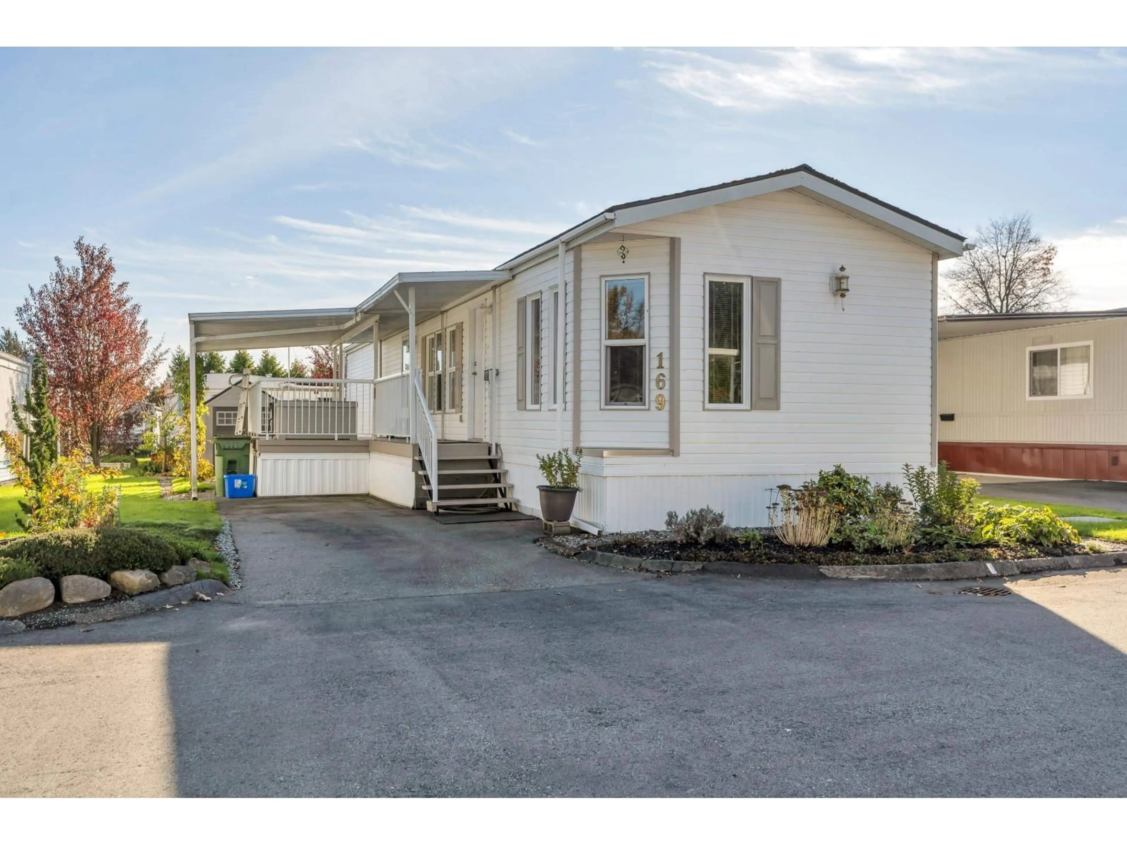 Home with vinyl exterior material, street for 169 - 1840 160, Surrey British Columbia V4A4X4