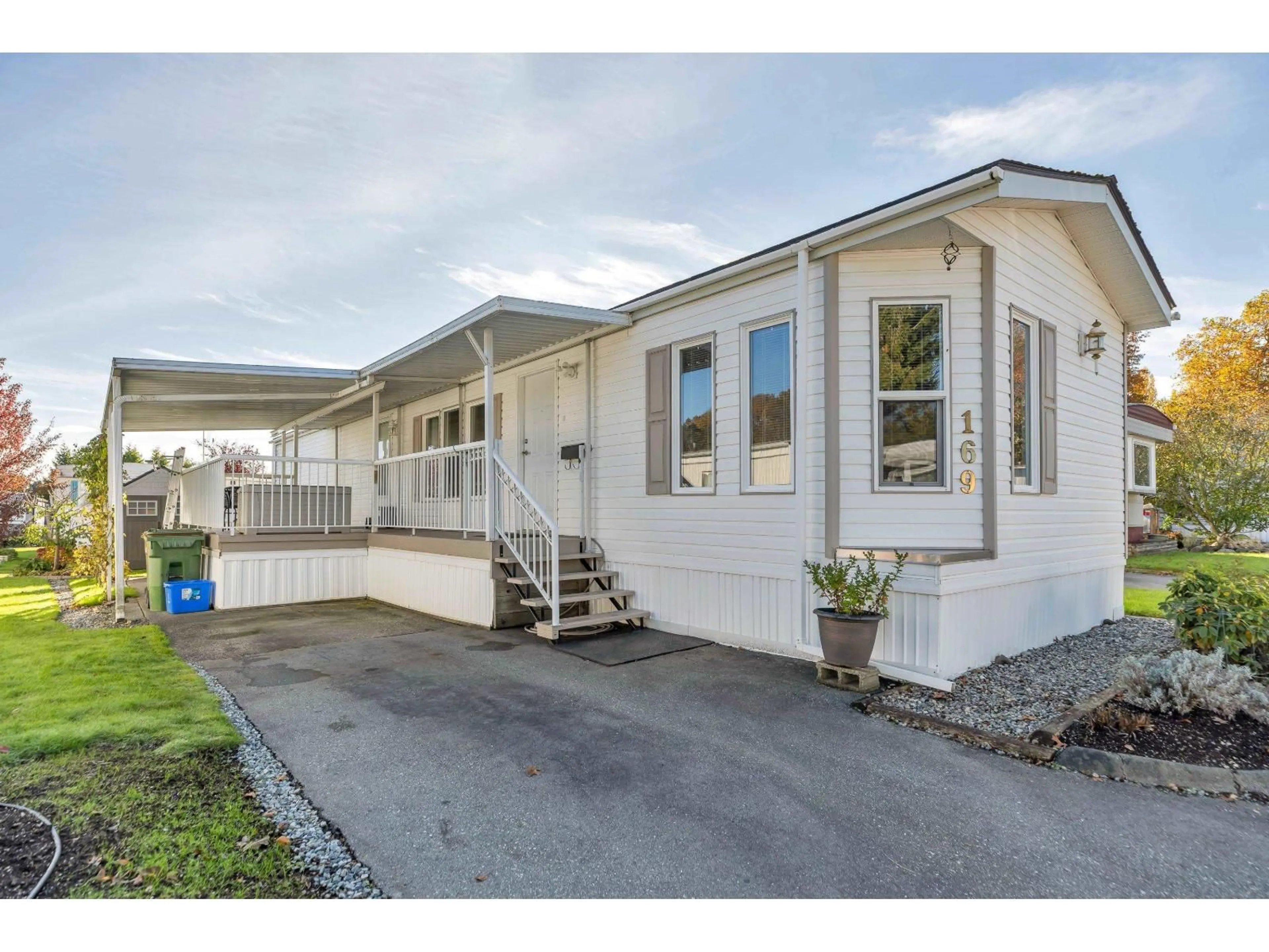 Home with vinyl exterior material, street for 169 - 1840 160, Surrey British Columbia V4A4X4