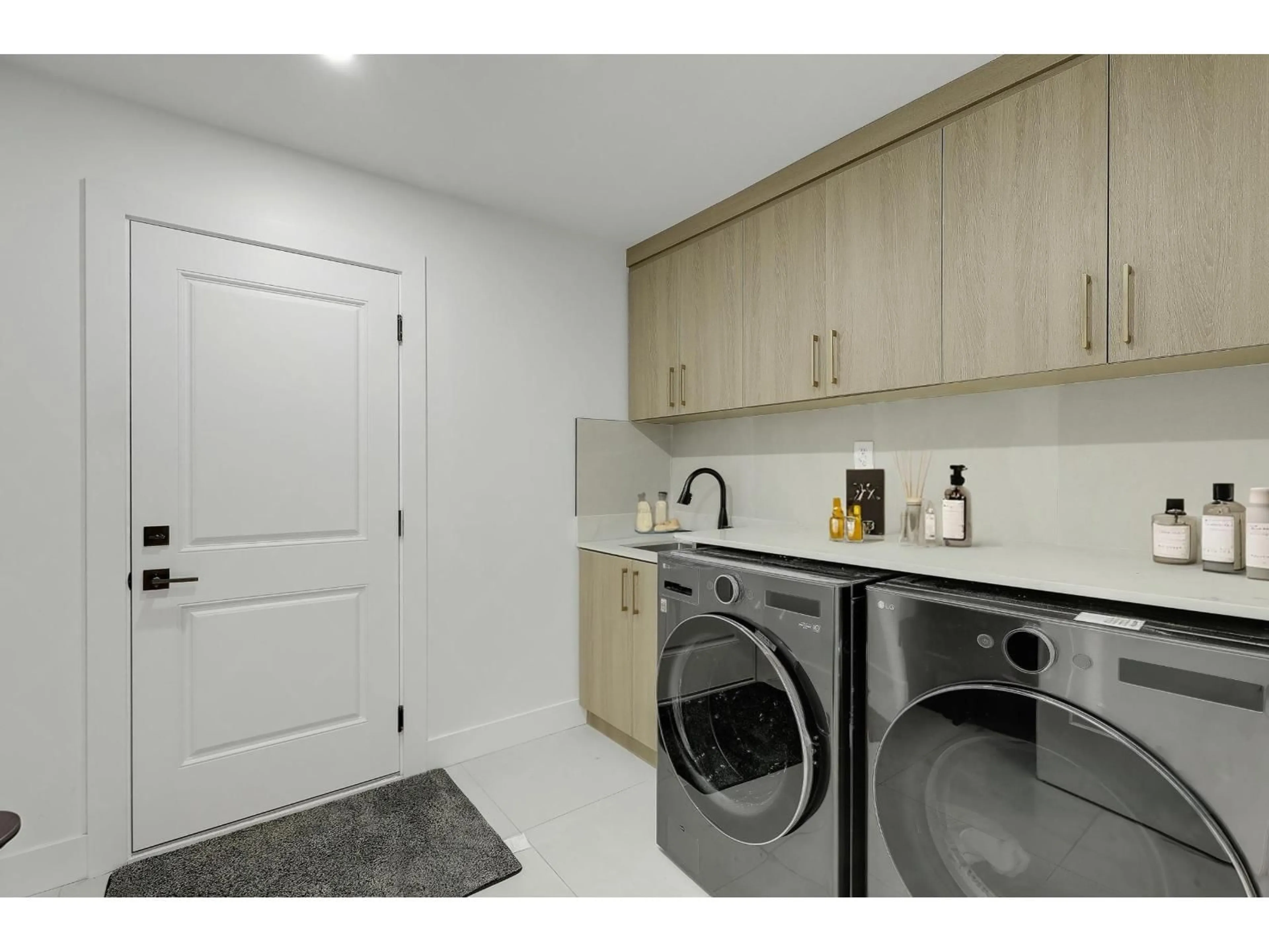 Laundry room for 18040 20, White Rock British Columbia V3S9V7