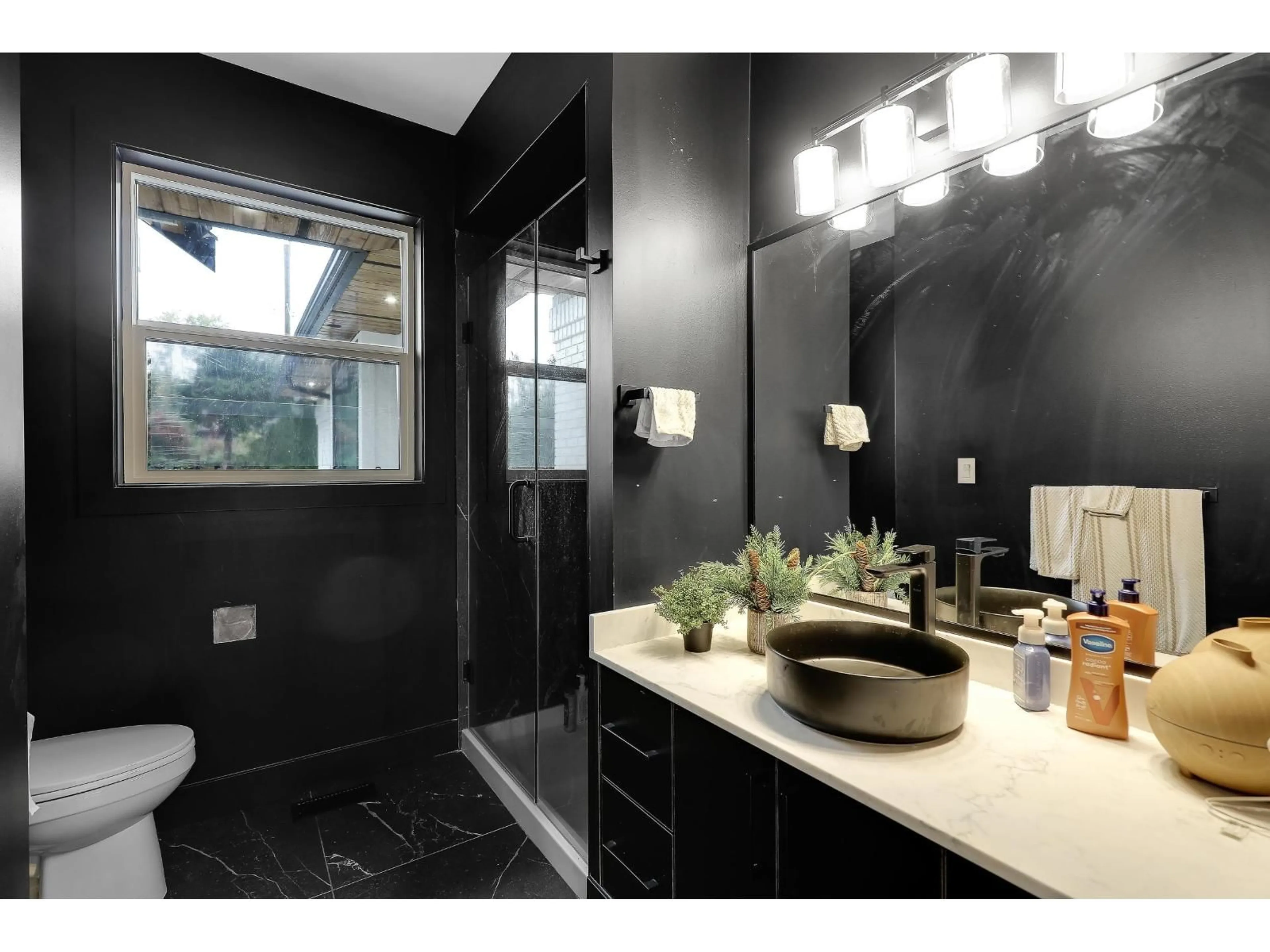 Contemporary bathroom, ceramic/tile floor for 18040 20, White Rock British Columbia V3S9V7