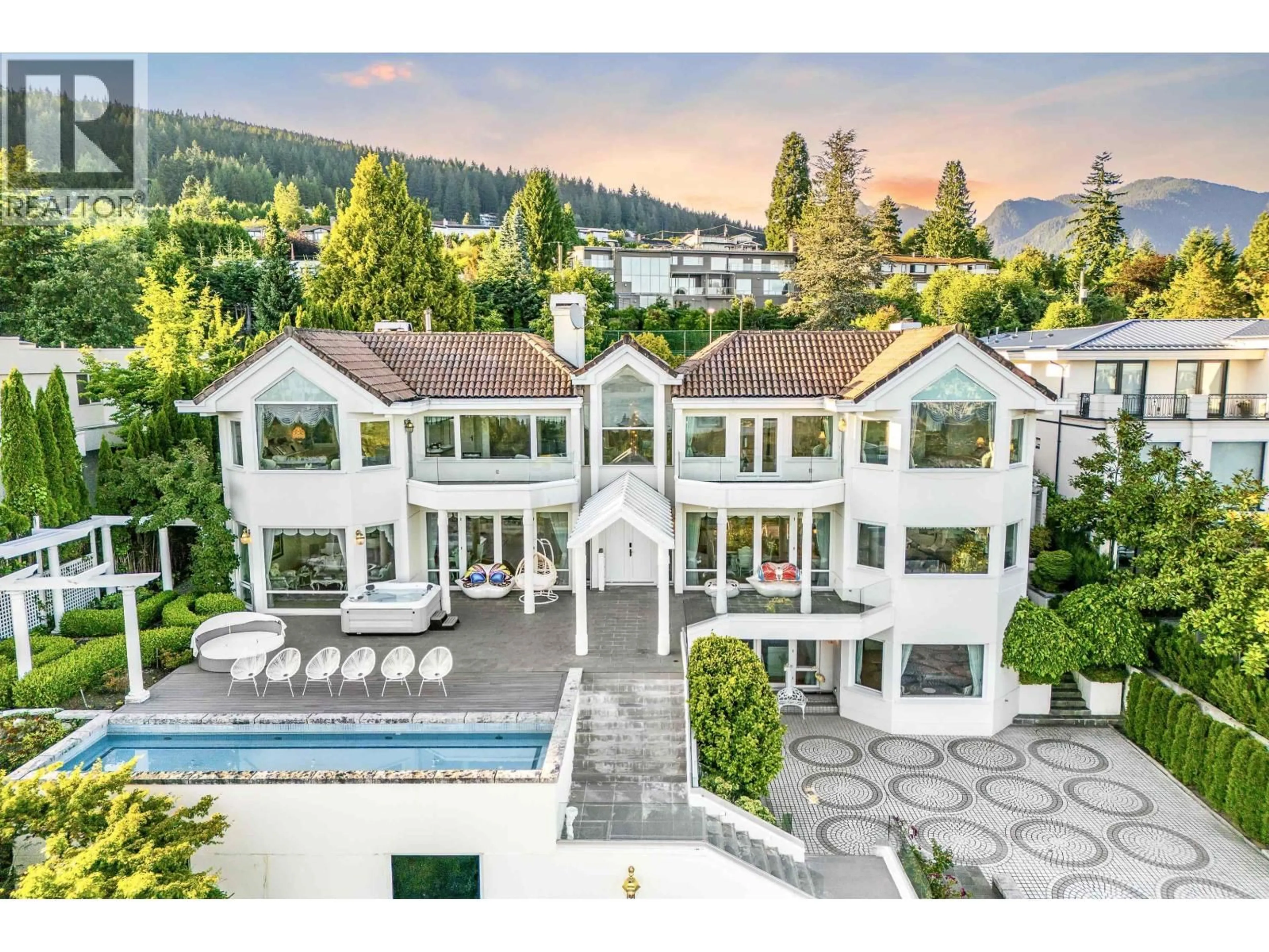 A pic from outside/outdoor area/front of a property/back of a property/a pic from drone, mountain view for 965 KING GEORGES WAY, West Vancouver British Columbia V7S1S6