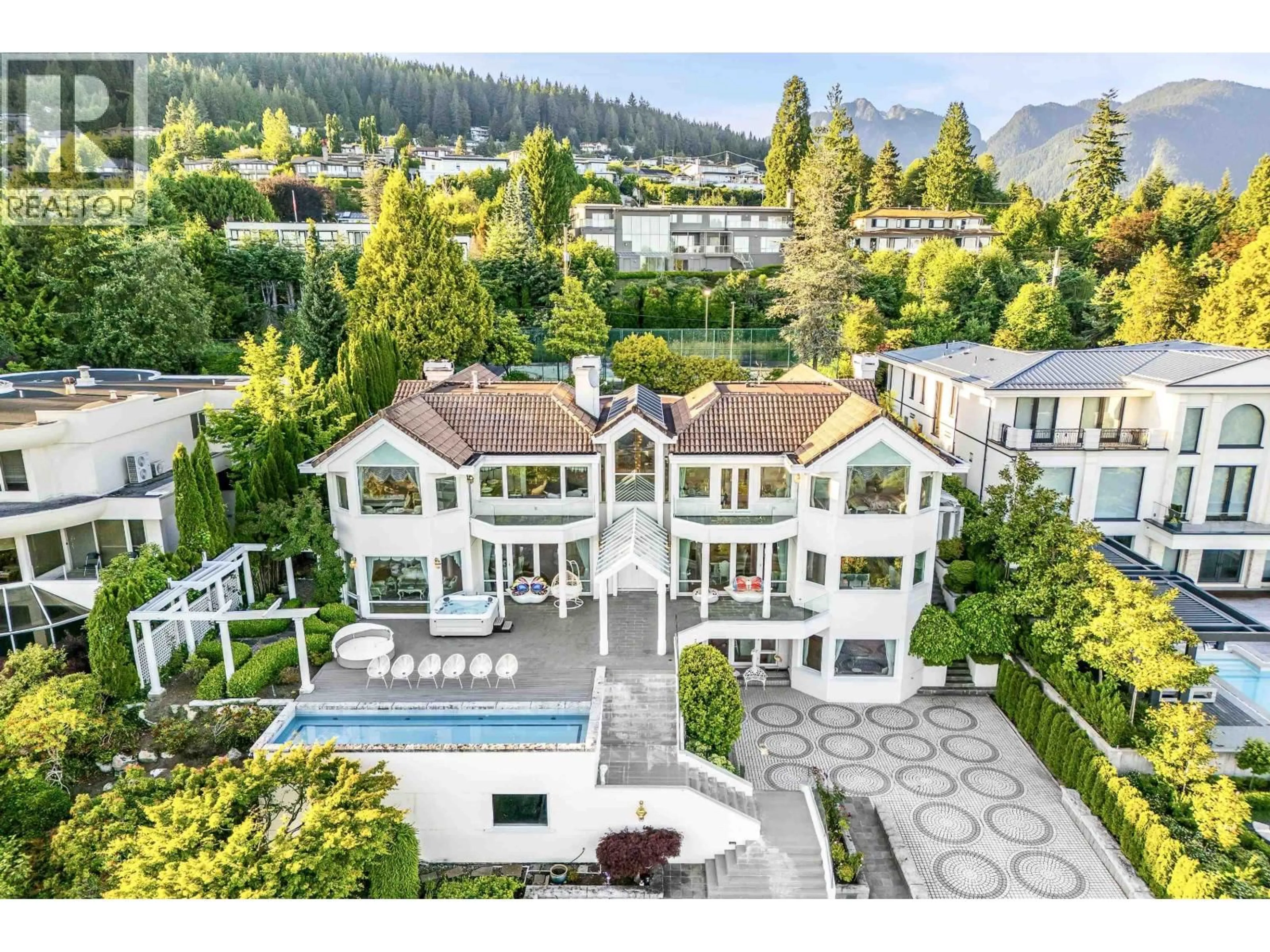 A pic from outside/outdoor area/front of a property/back of a property/a pic from drone, mountain view for 965 KING GEORGES WAY, West Vancouver British Columbia V7S1S6
