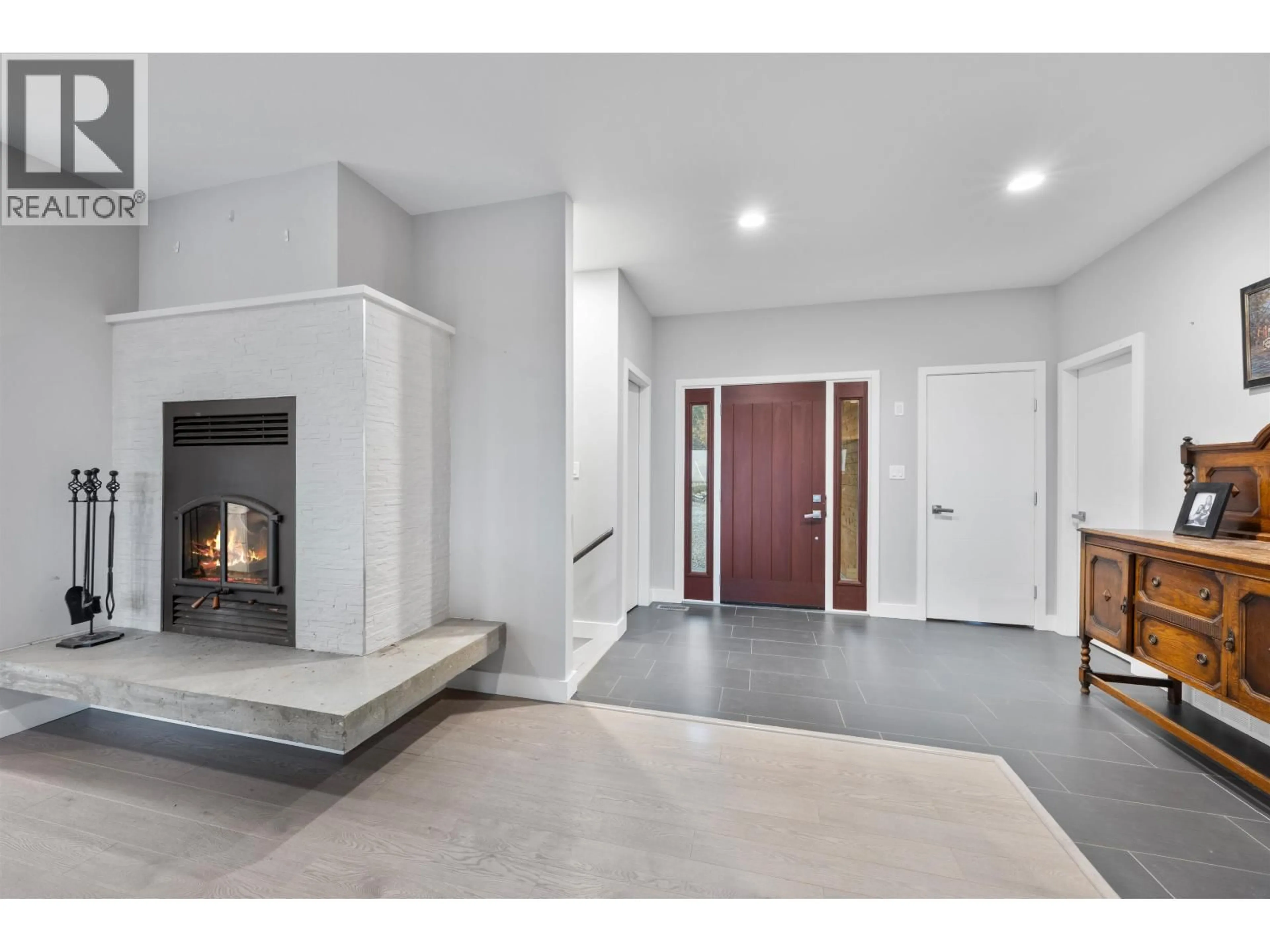 Indoor entryway for 4867 TATTERSFIELD PLACE, 108 Mile Ranch British Columbia V0K2Z0