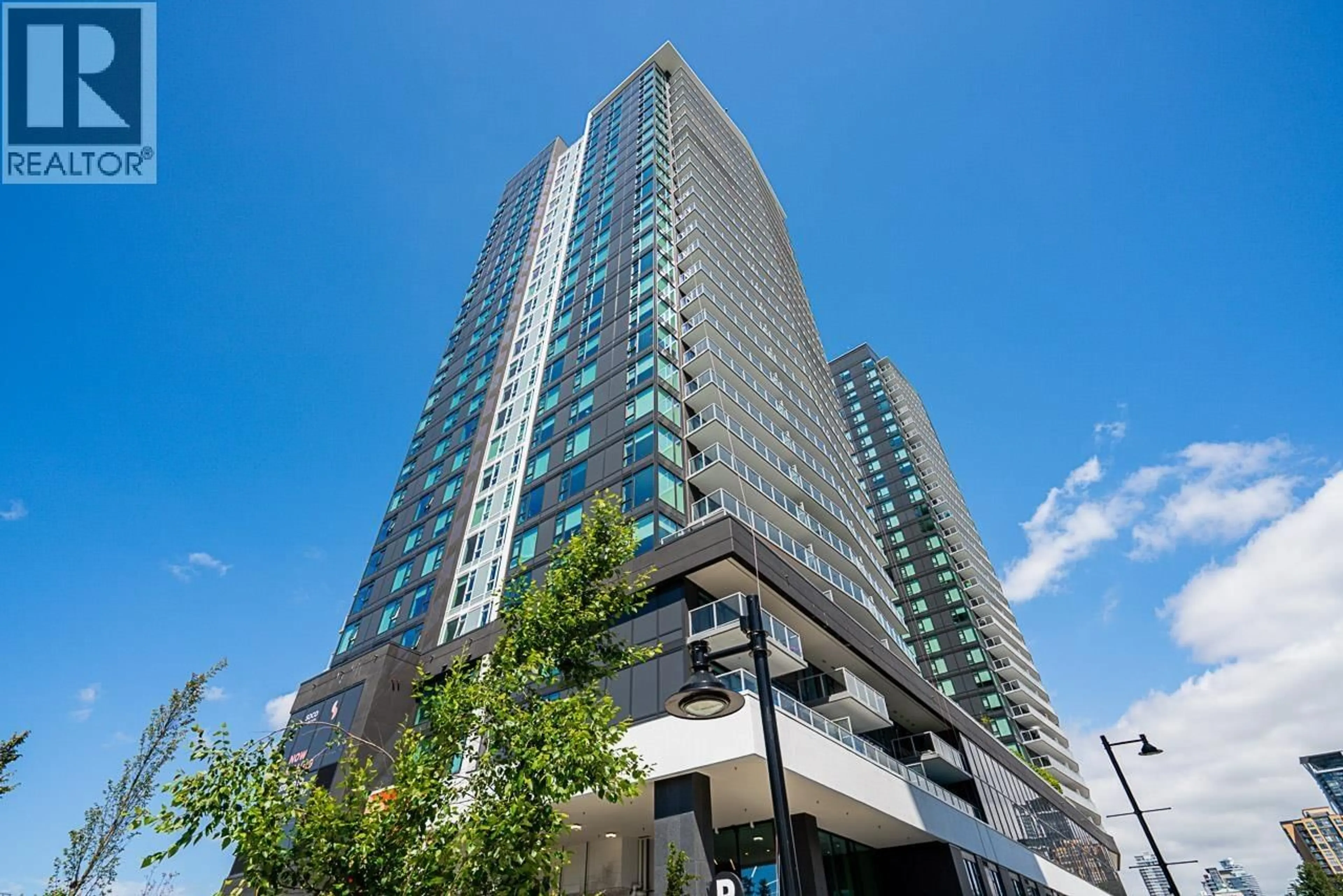 Patio, building for 1306 - 308 ALDERSON AVENUE, Coquitlam British Columbia V3K0J2