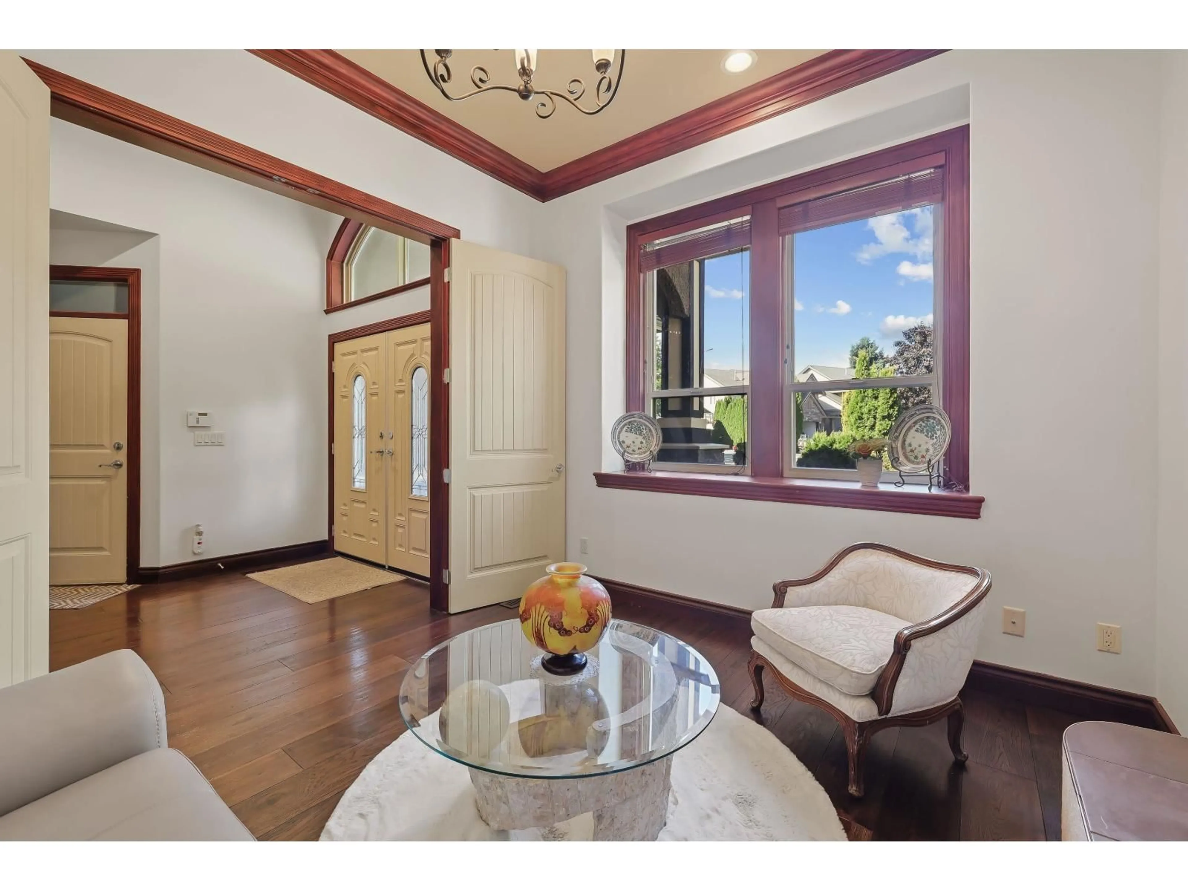 Indoor foyer for 19695 71, Surrey British Columbia V2Y2Z7