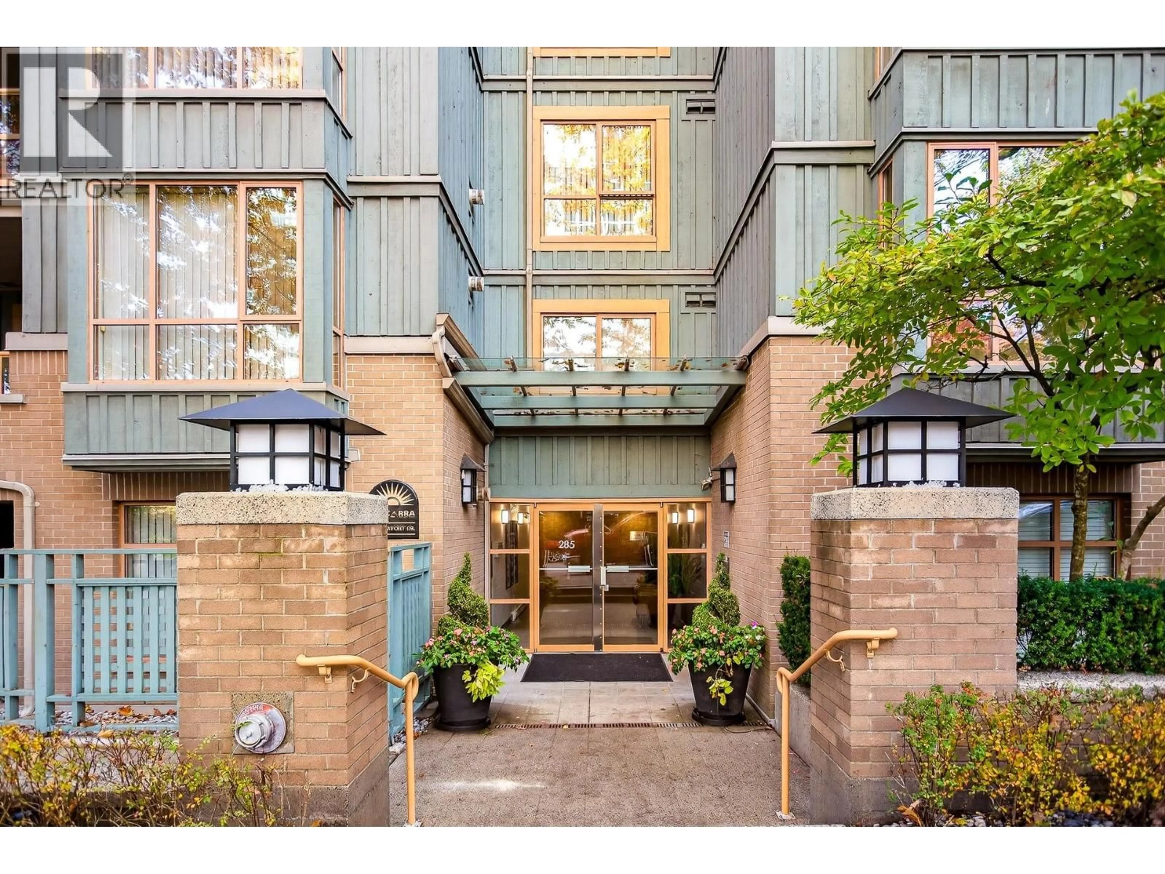 Indoor foyer for 415 - 285 NEWPORT DRIVE DRIVE, Port Moody British Columbia V3H5J6