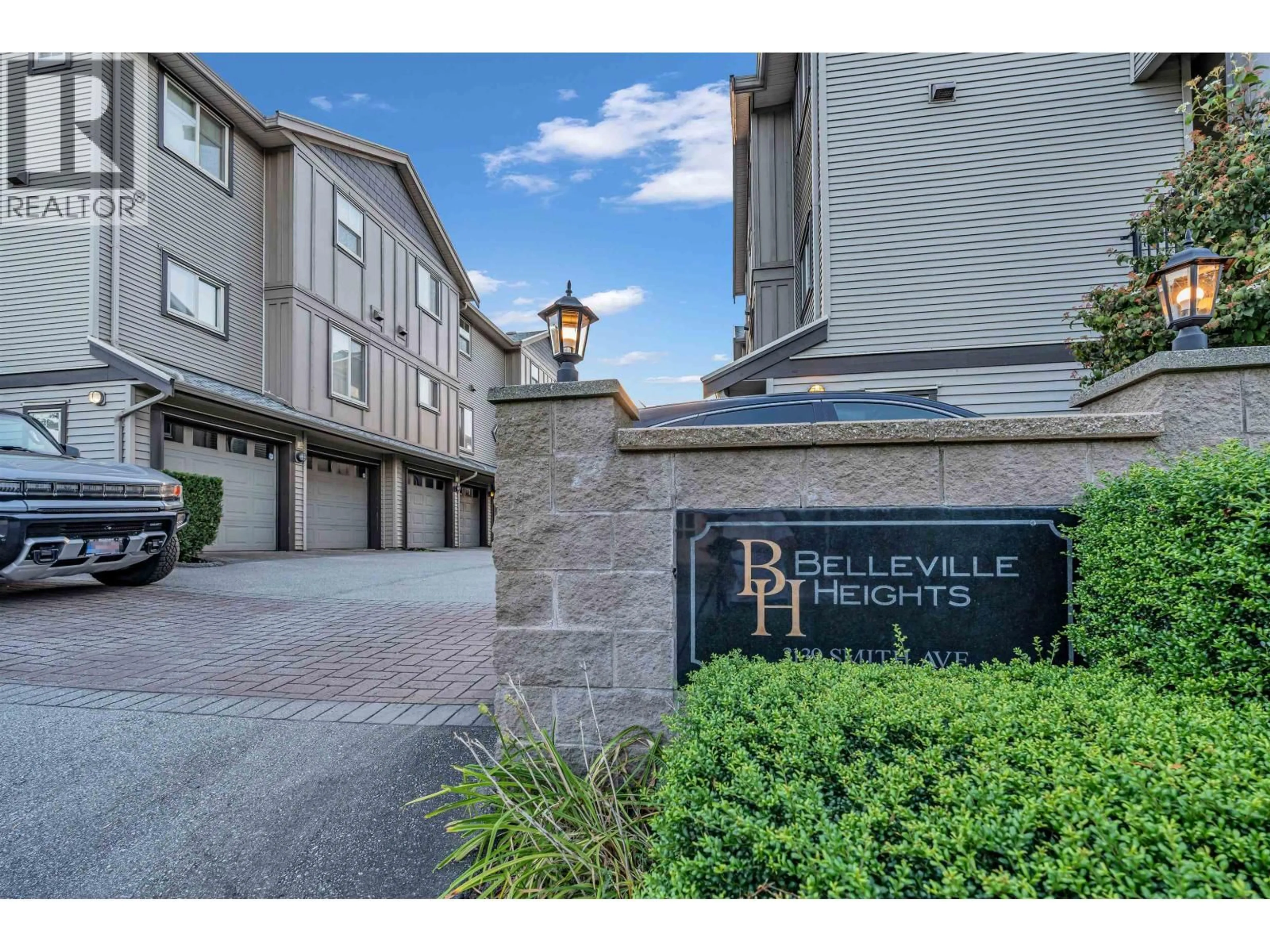 Indoor foyer for 8 - 3139 SMITH AVENUE, Burnaby British Columbia V5G2S8