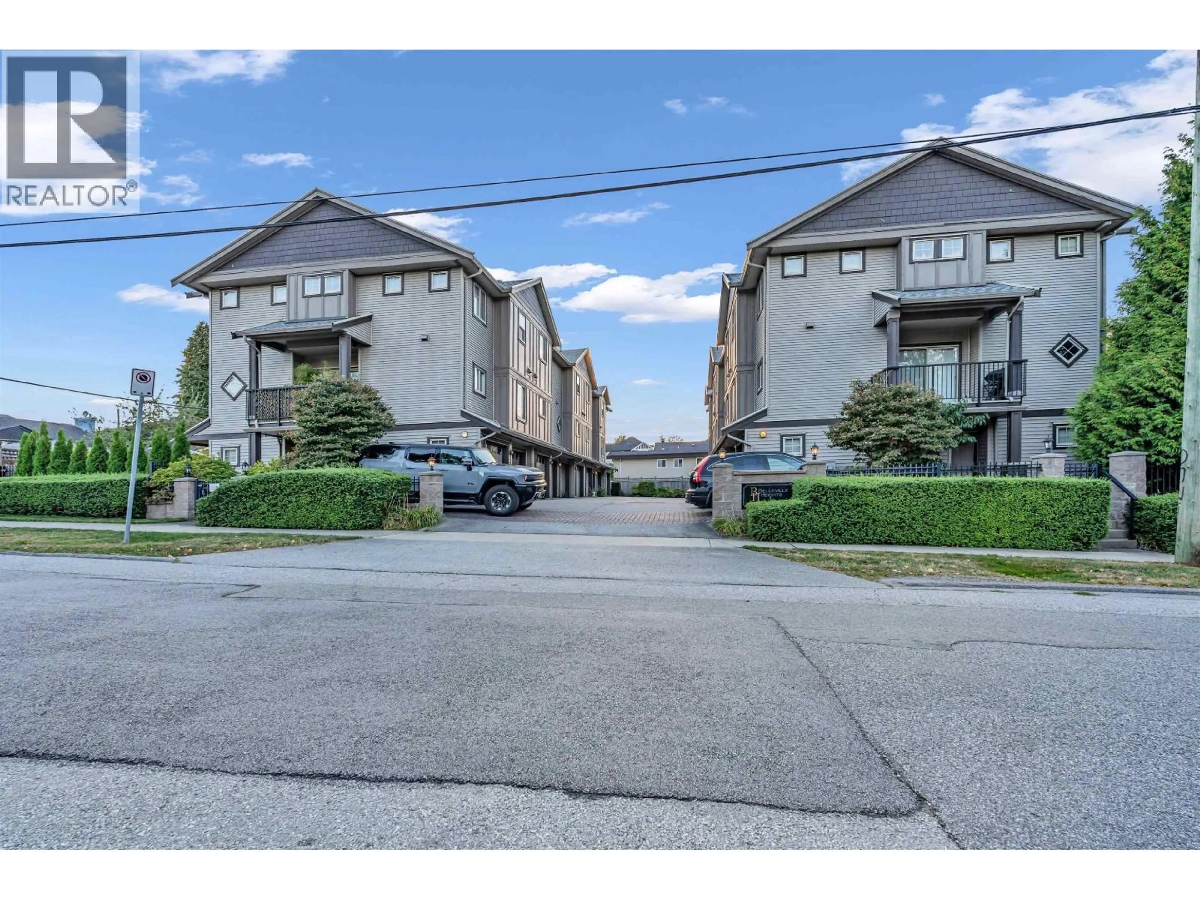A pic from outside/outdoor area/front of a property/back of a property/a pic from drone, street for 8 - 3139 SMITH AVENUE, Burnaby British Columbia V5G2S8