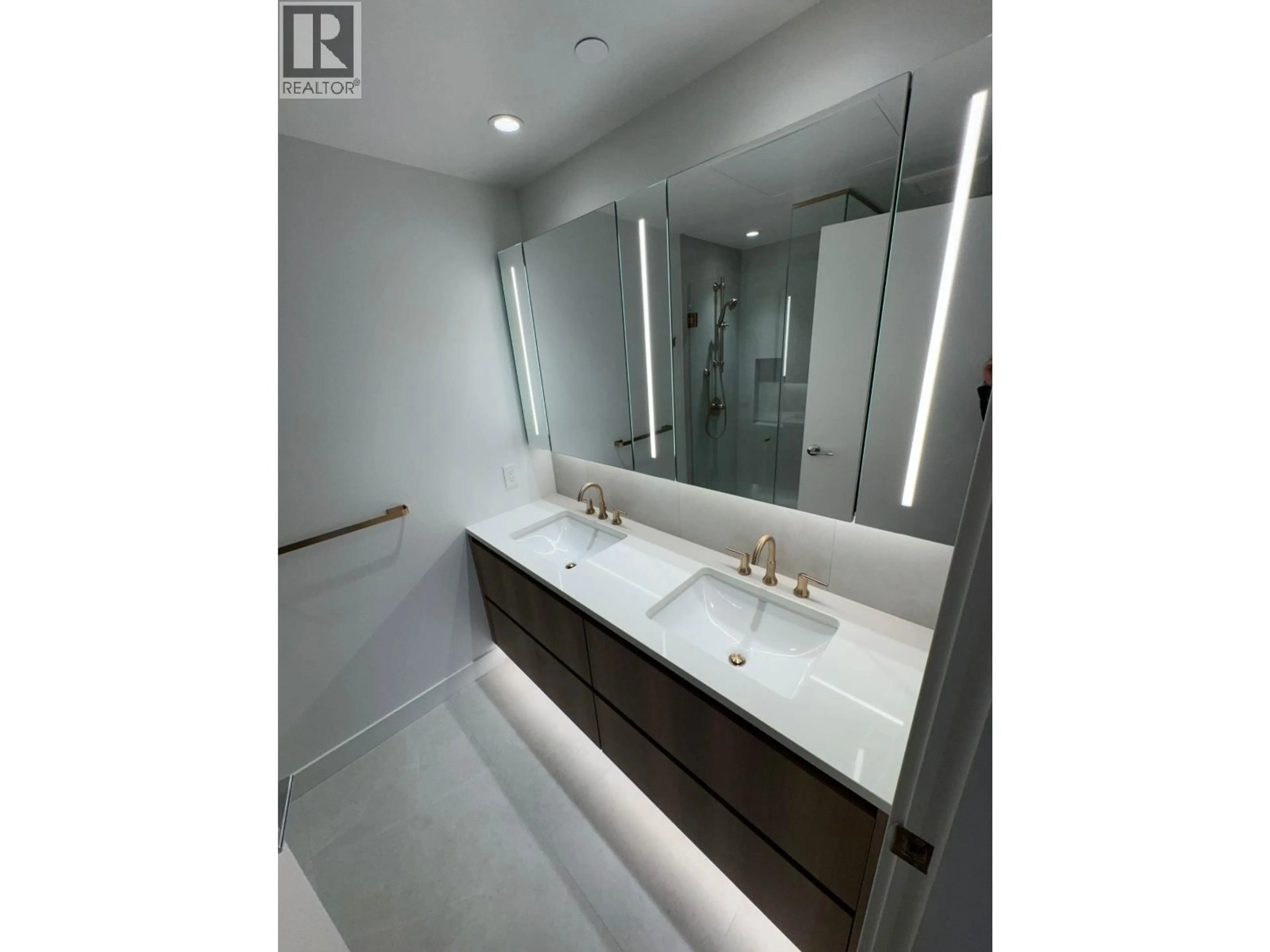 Contemporary bathroom, ceramic/tile floor for 4007 - 720 FARROW STREET, Coquitlam British Columbia V3J0P3