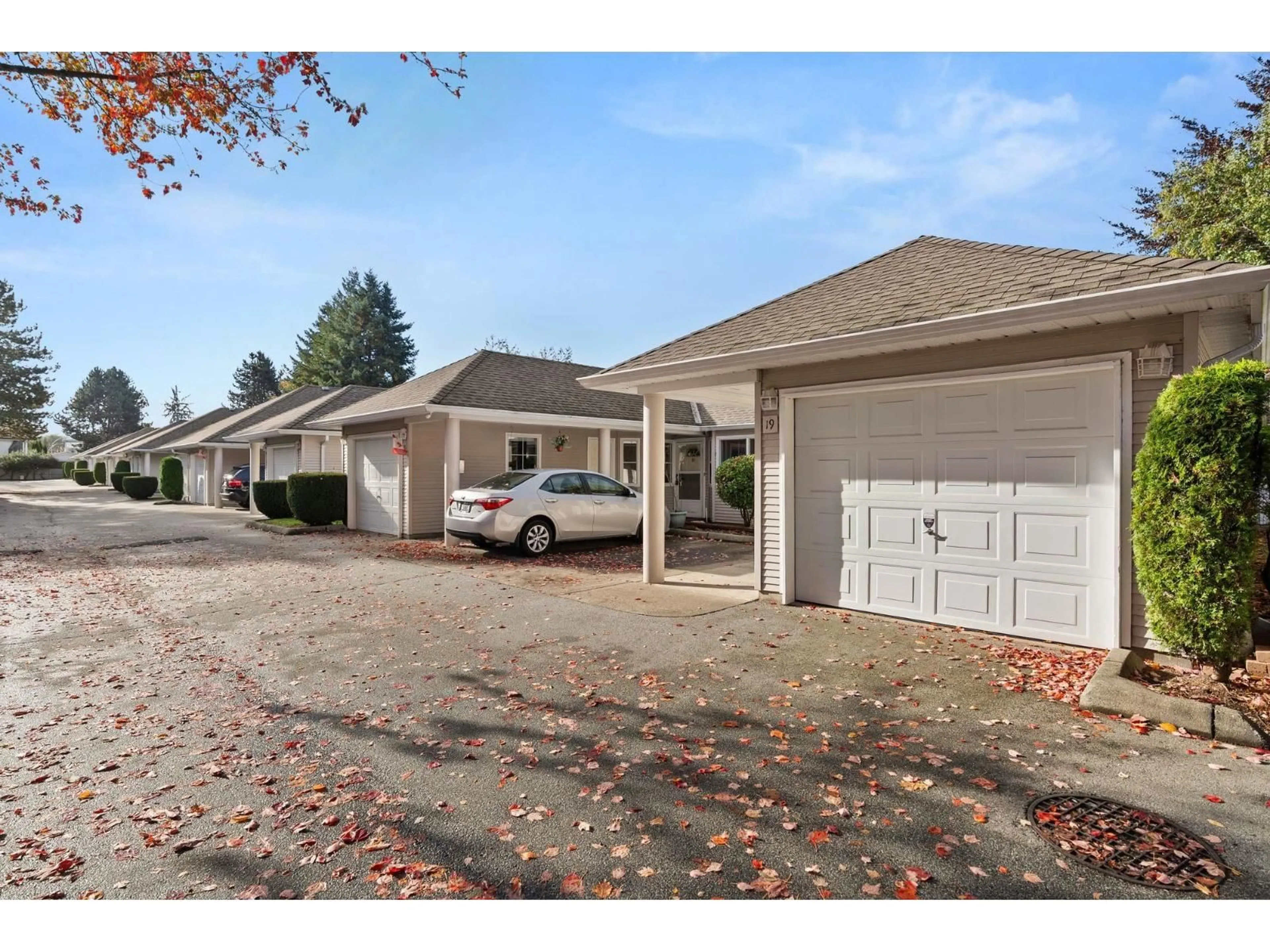 Indoor garage for 19 - 7127 124TH, Surrey British Columbia V3W3W9