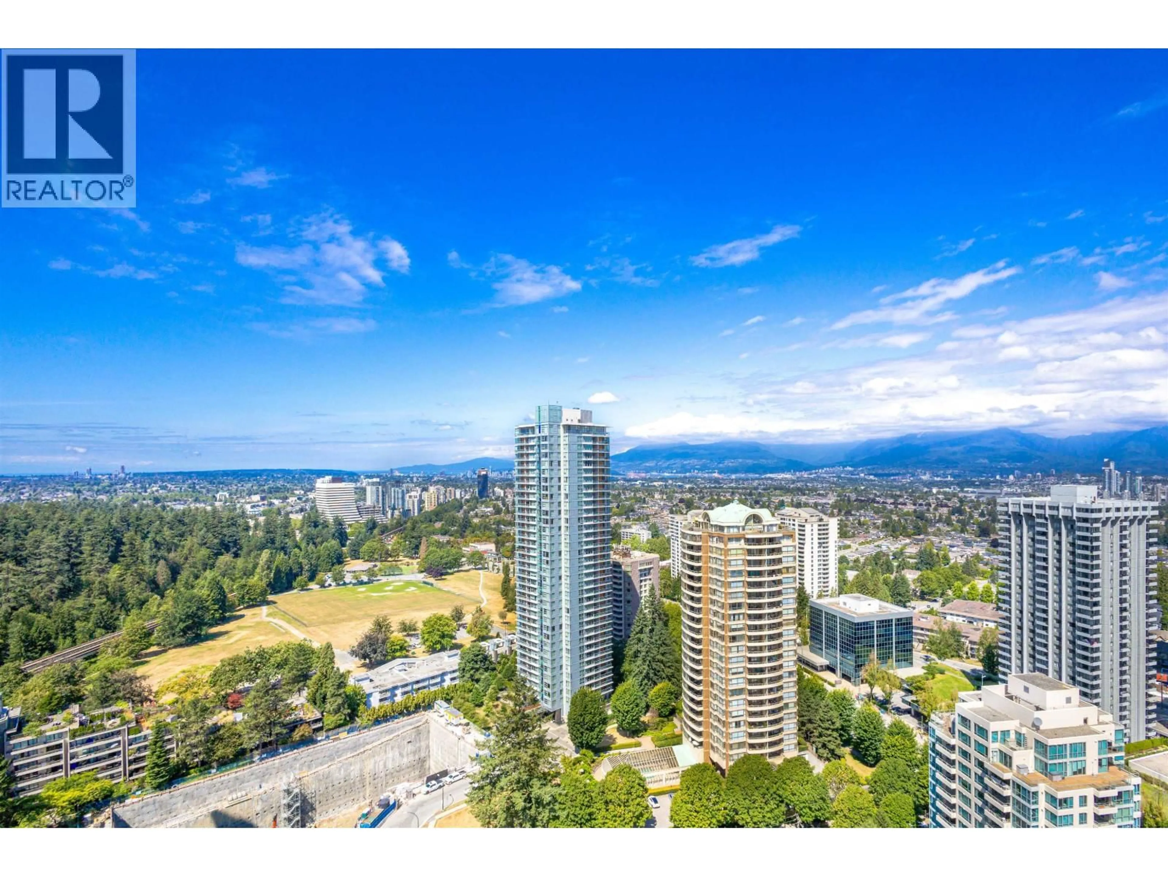 A pic from outside/outdoor area/front of a property/back of a property/a pic from drone, city buildings view from balcony for 2505 - 5987 WILSON AVENUE, Burnaby British Columbia V5H0L7