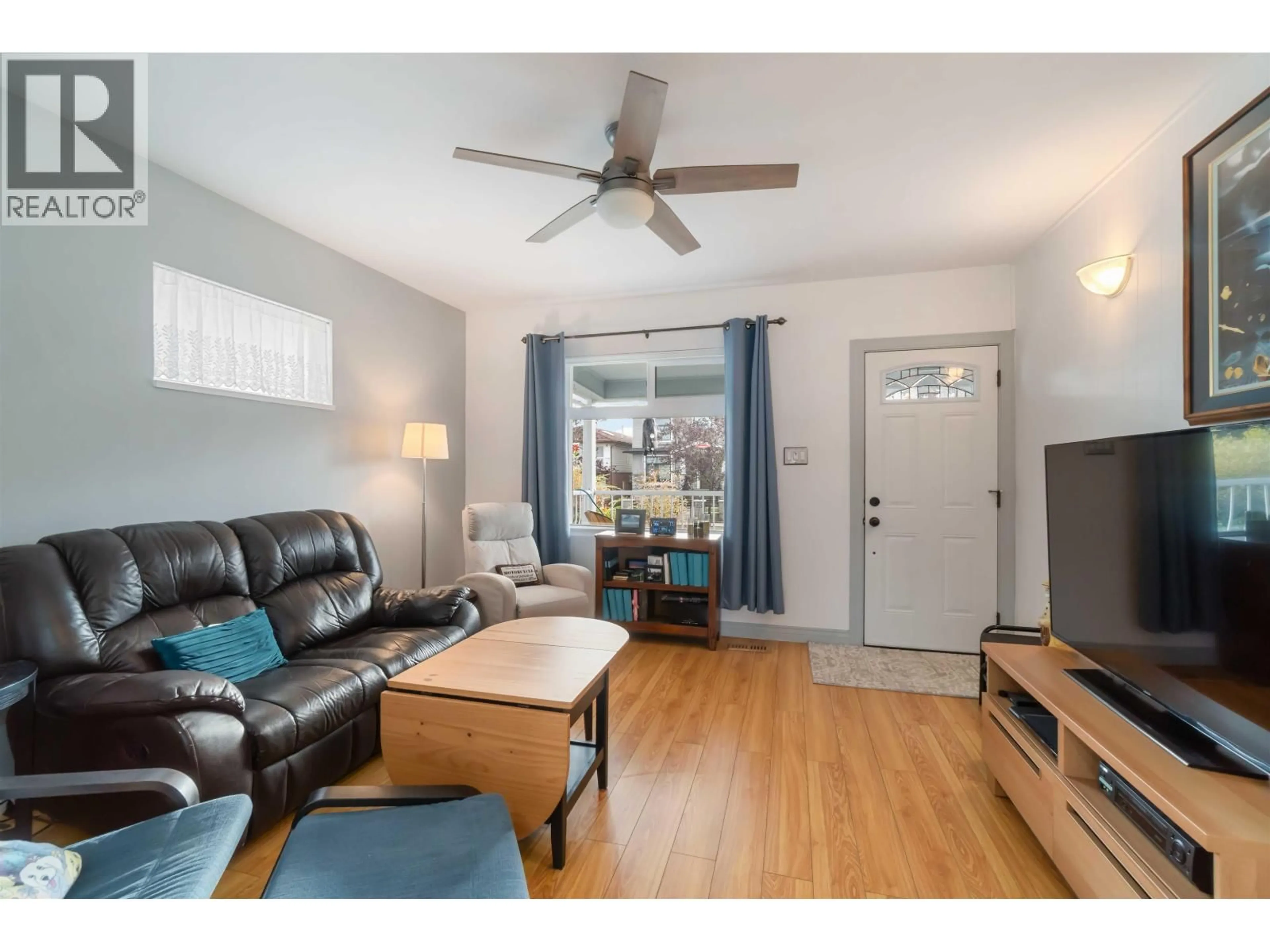 Living room with furniture, wood/laminate floor for 2235 EAST 52ND AVENUE, Vancouver British Columbia V5P1X2