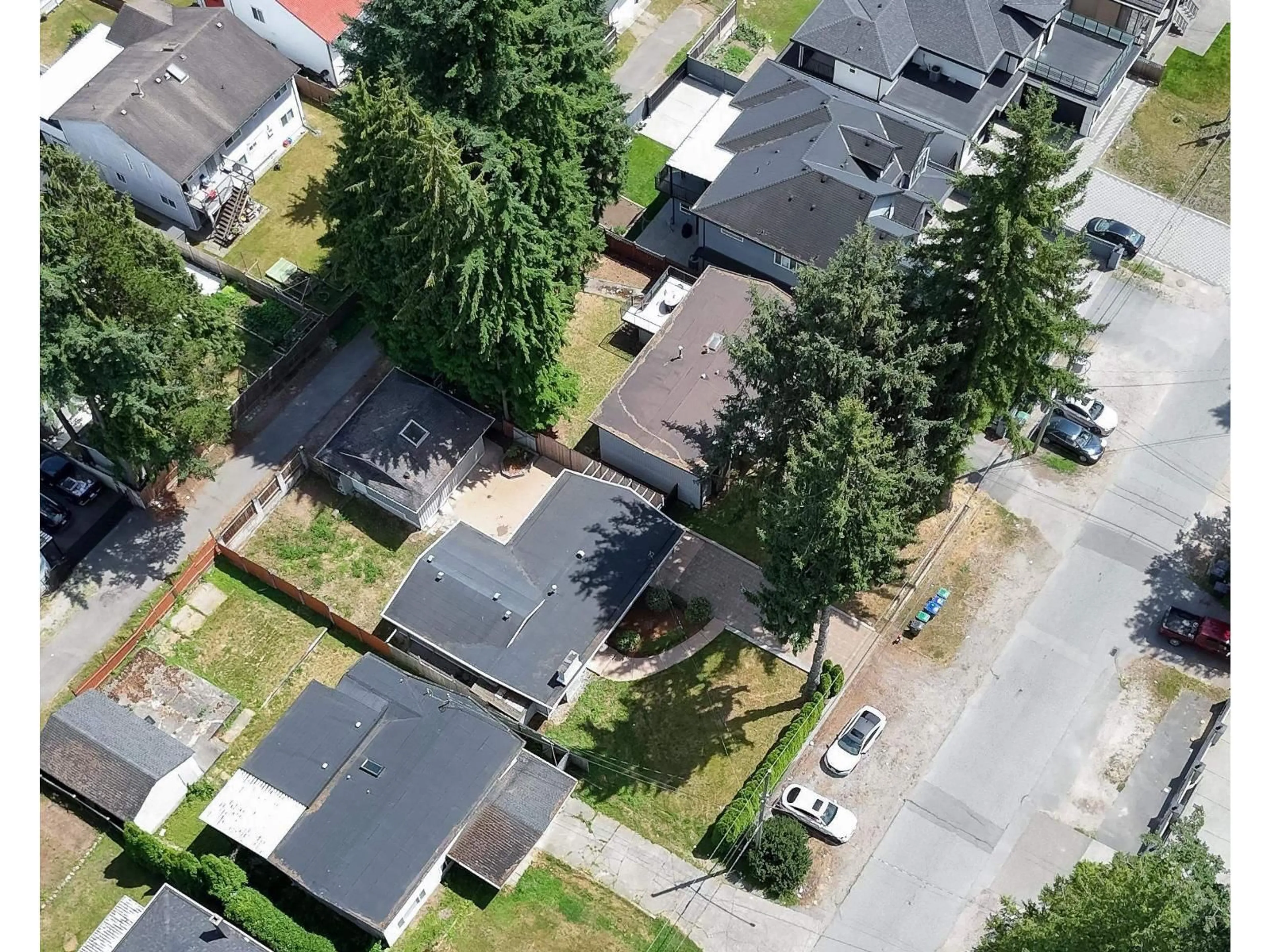 A pic from outside/outdoor area/front of a property/back of a property/a pic from drone, street for 9714 131, Surrey British Columbia V3T3P3