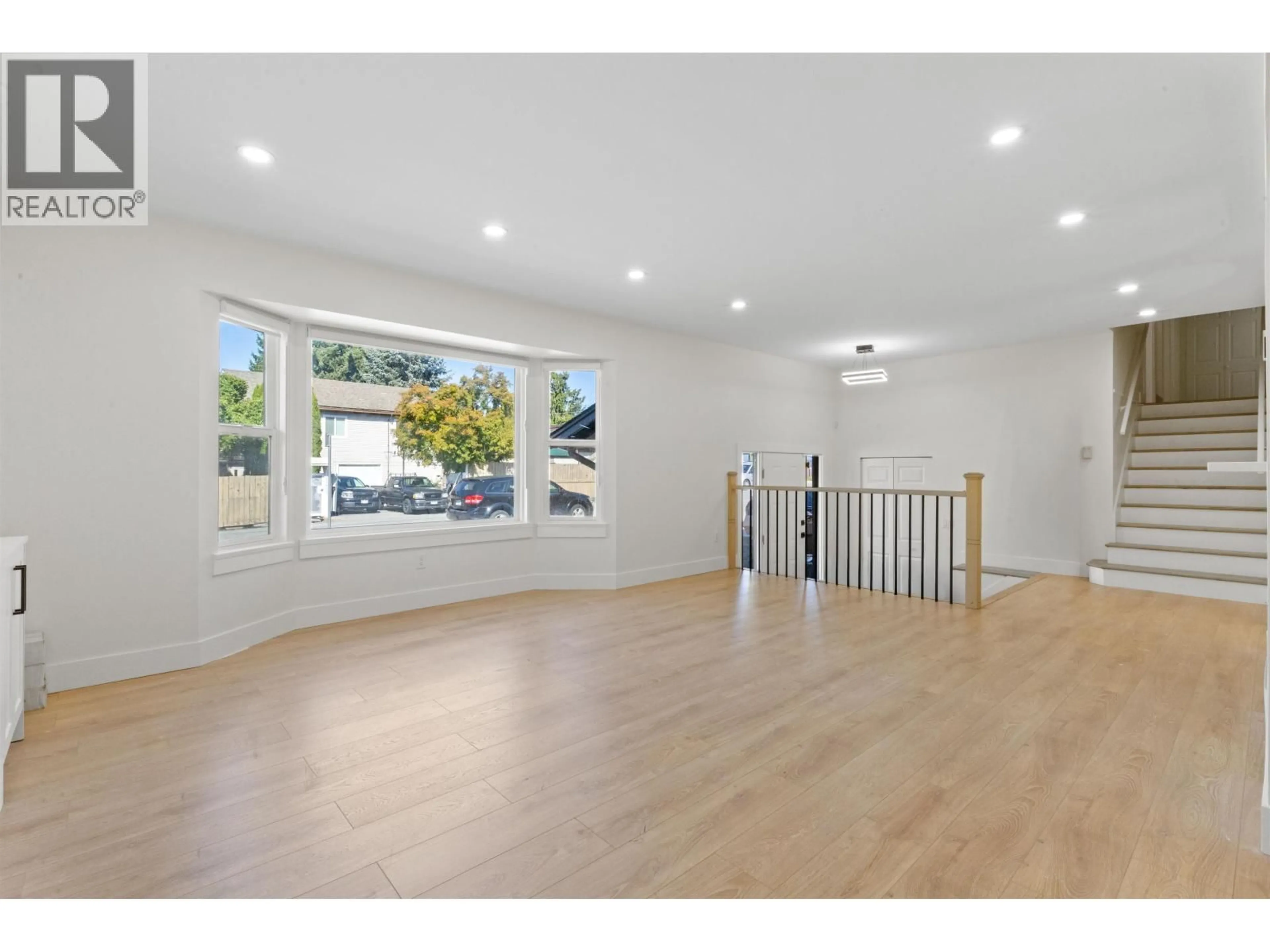 Indoor foyer for 20306 116 AVENUE, Maple Ridge British Columbia V2X1Y3