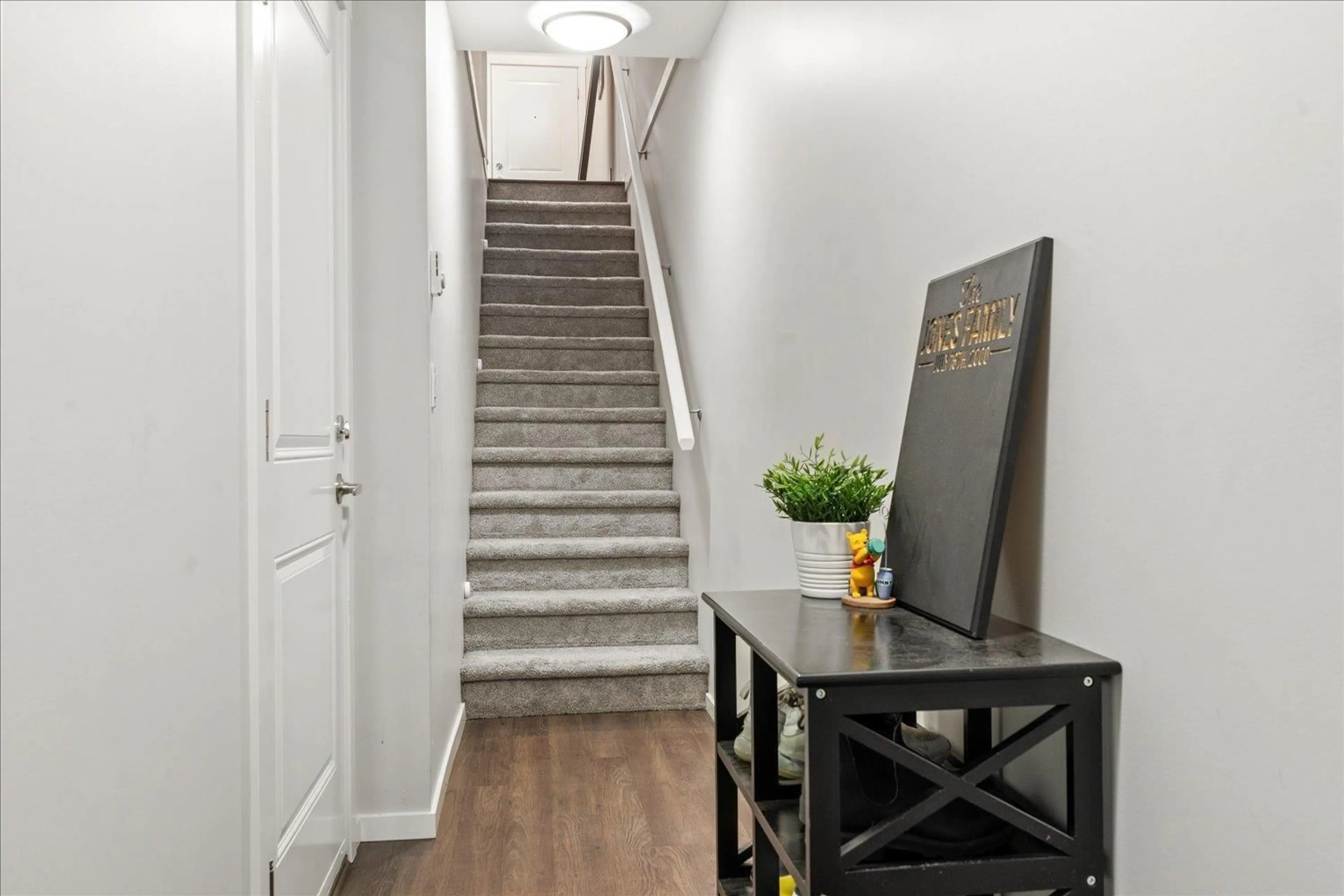 Indoor entryway for 40 - 6895 188, Surrey British Columbia V4N6M3