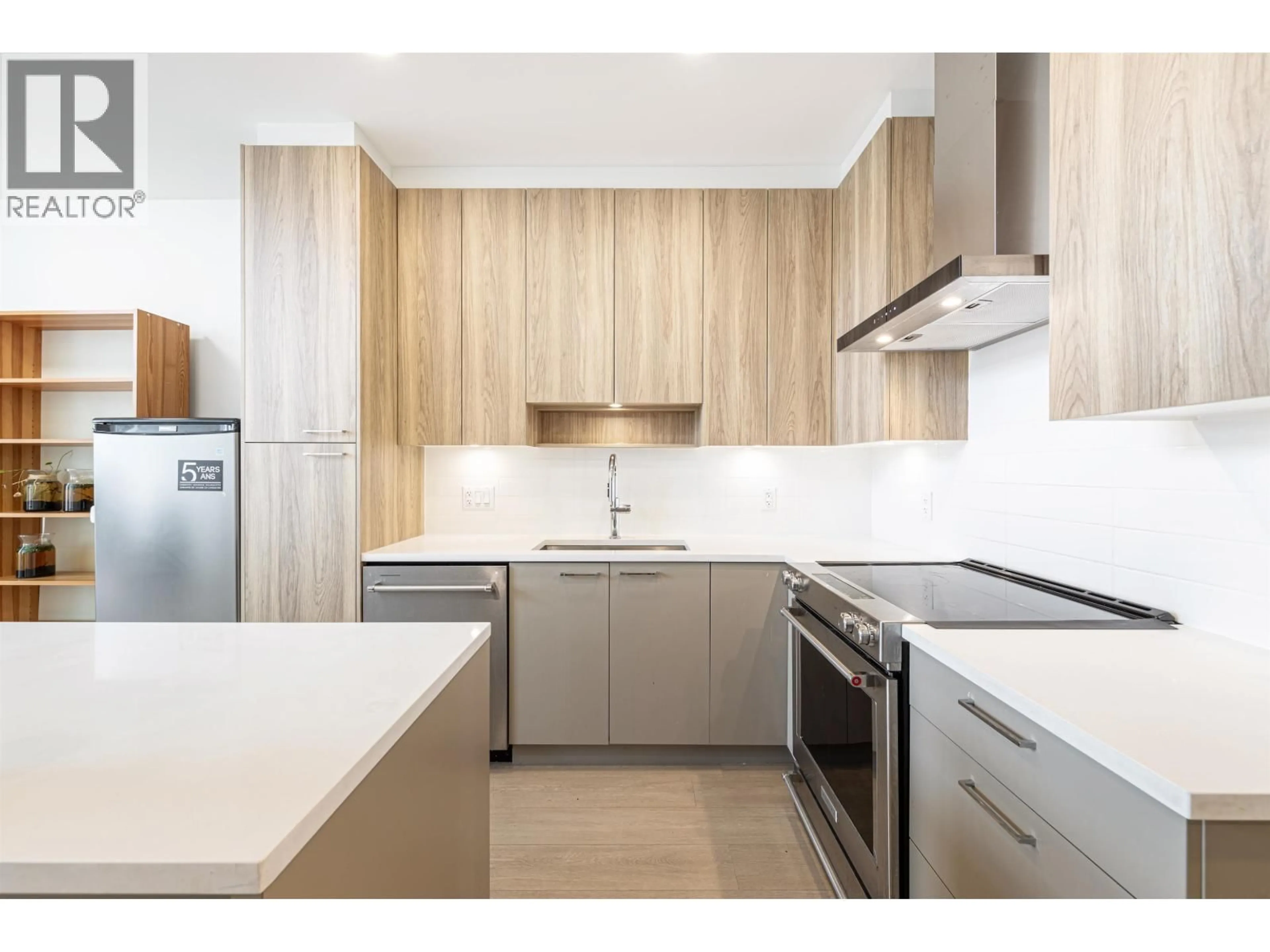 Standard kitchen, wood/laminate floor for 607 - 7588 16TH STREET, Burnaby British Columbia V3N0H8