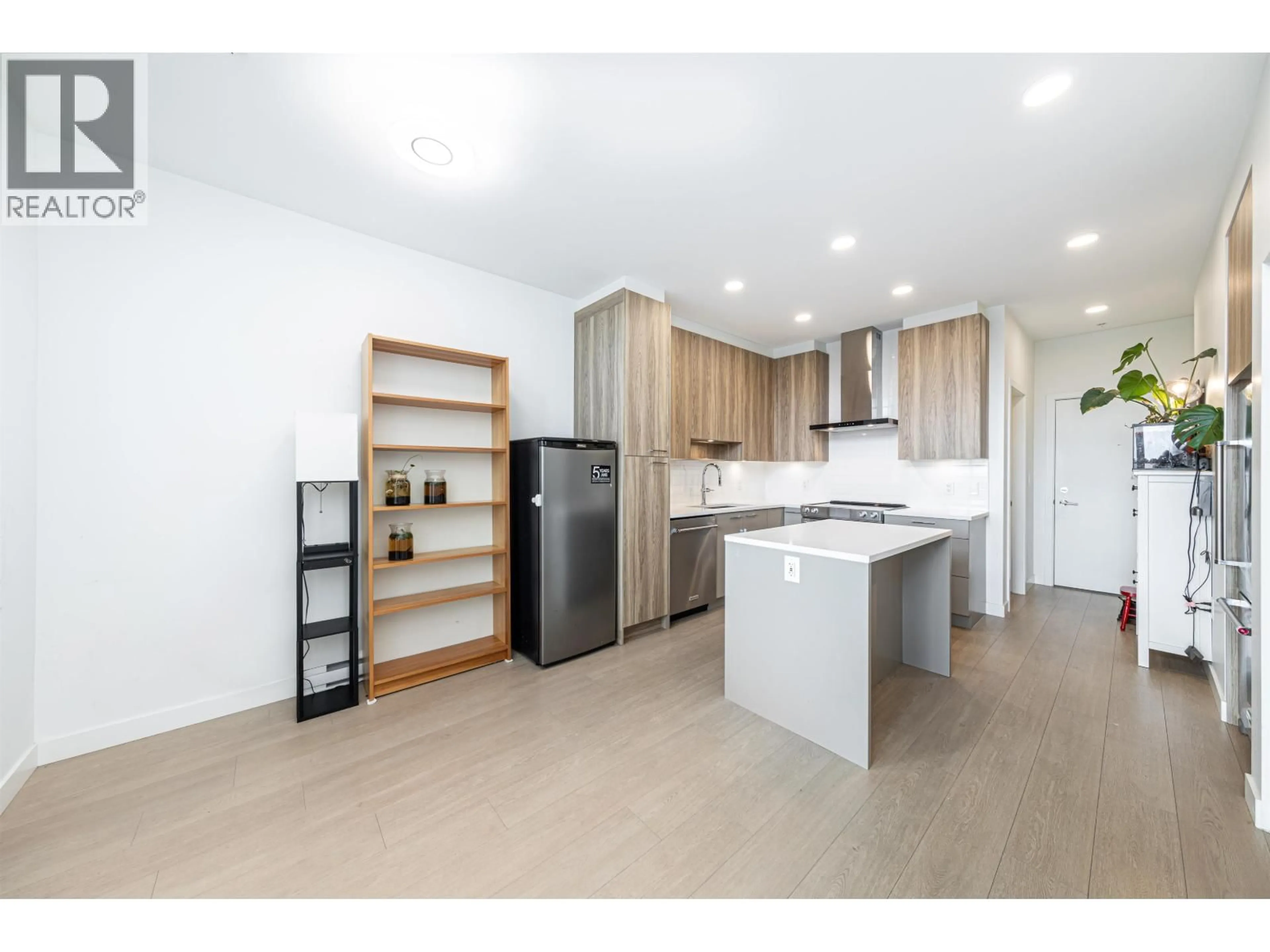 Open concept kitchen, unknown for 607 - 7588 16TH STREET, Burnaby British Columbia V3N0H8