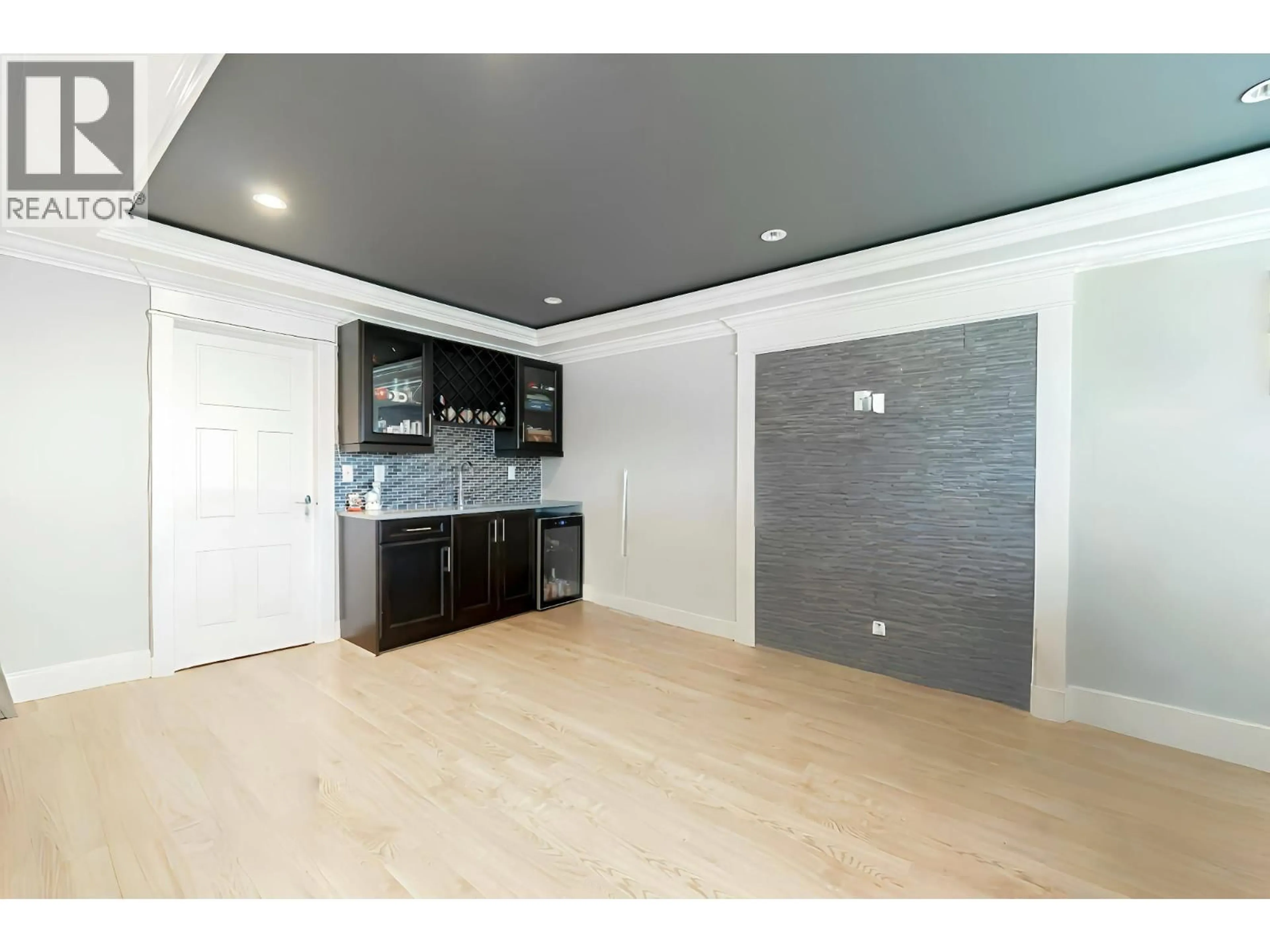 A pic of a room for 520 EWEN AVENUE, New Westminster British Columbia V3M5B1