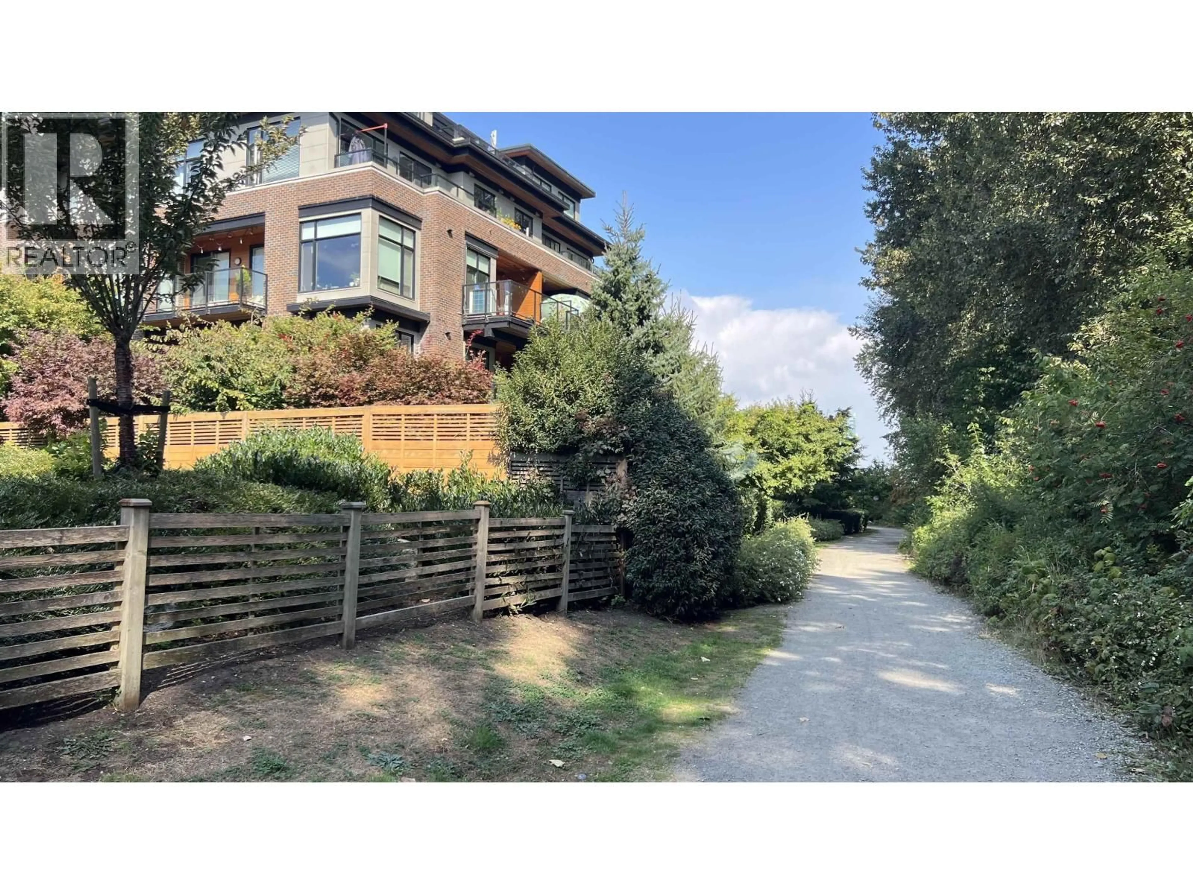 A pic from outside/outdoor area/front of a property/back of a property/a pic from drone, street for 401 - 300 SALTER STREET, New Westminster British Columbia V3M0L9