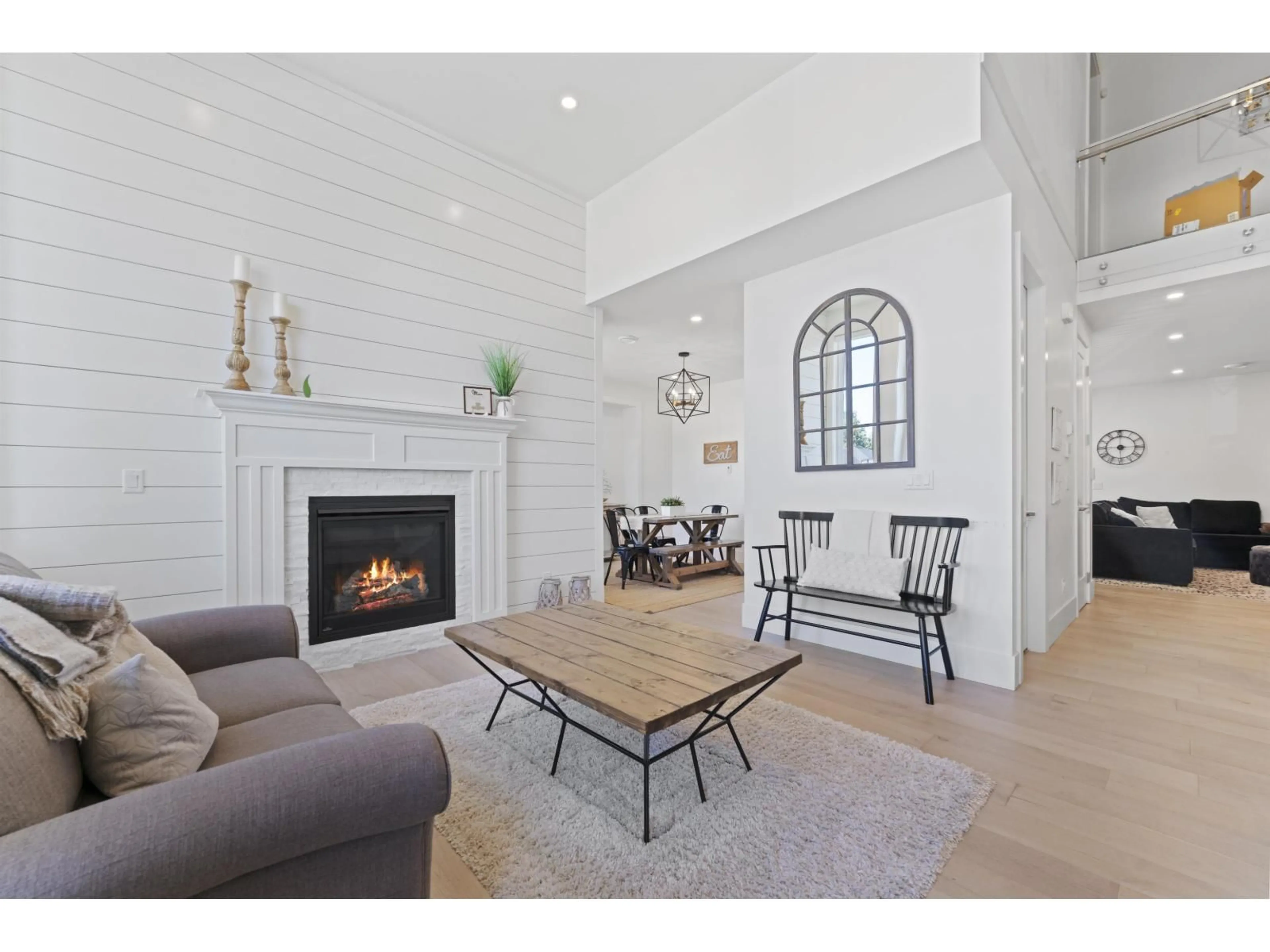 Living room with furniture, unknown for 16466 103, Surrey British Columbia V4N1Y6