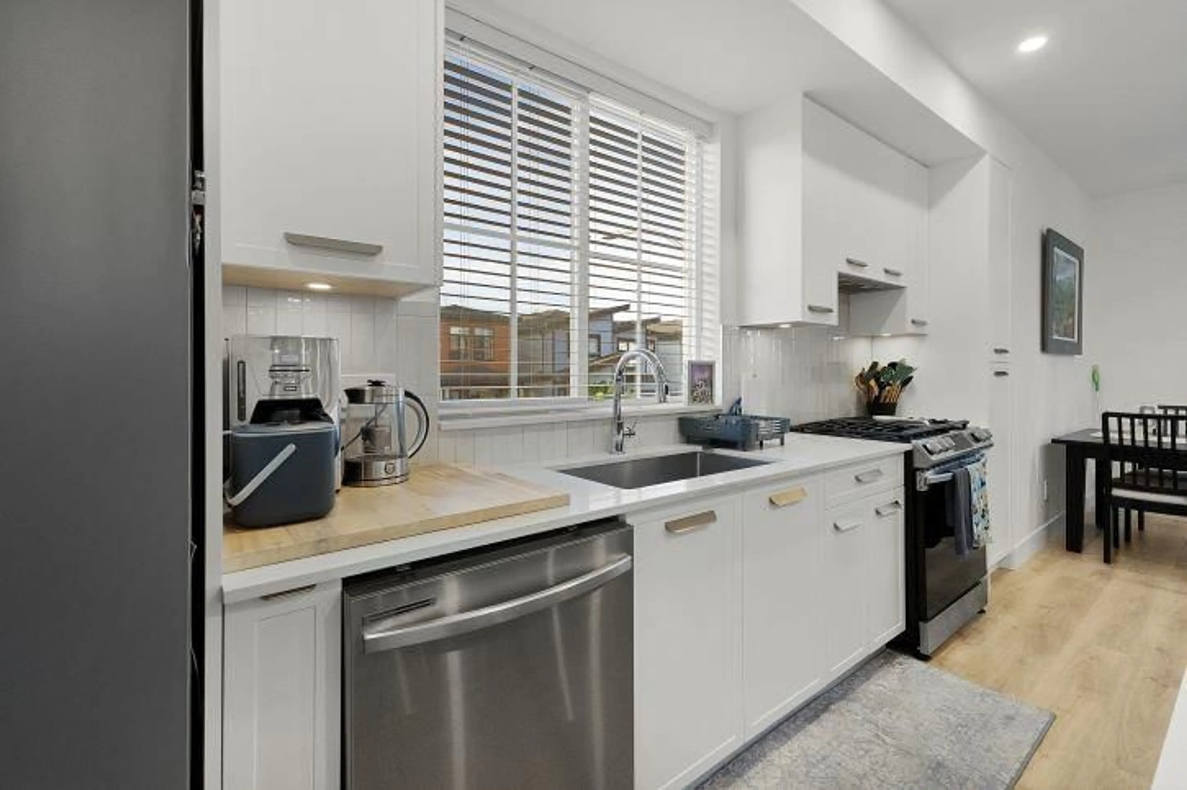 Standard kitchen, ceramic/tile floor for 1 - 20680 76B AVENUE, Langley British Columbia V2Y4L2