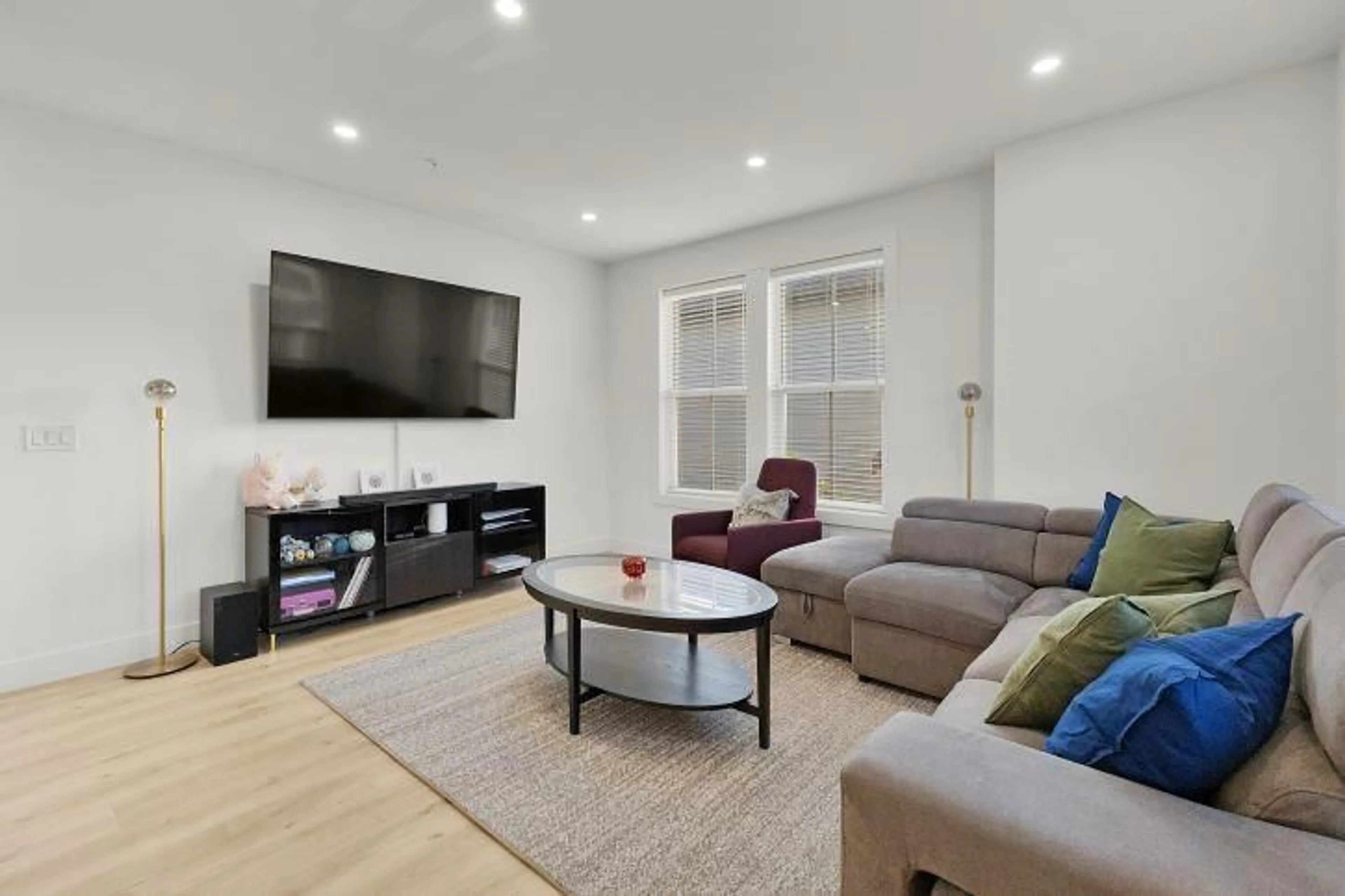 Living room with furniture, unknown for 1 - 20680 76B AVENUE, Langley British Columbia V2Y4L2