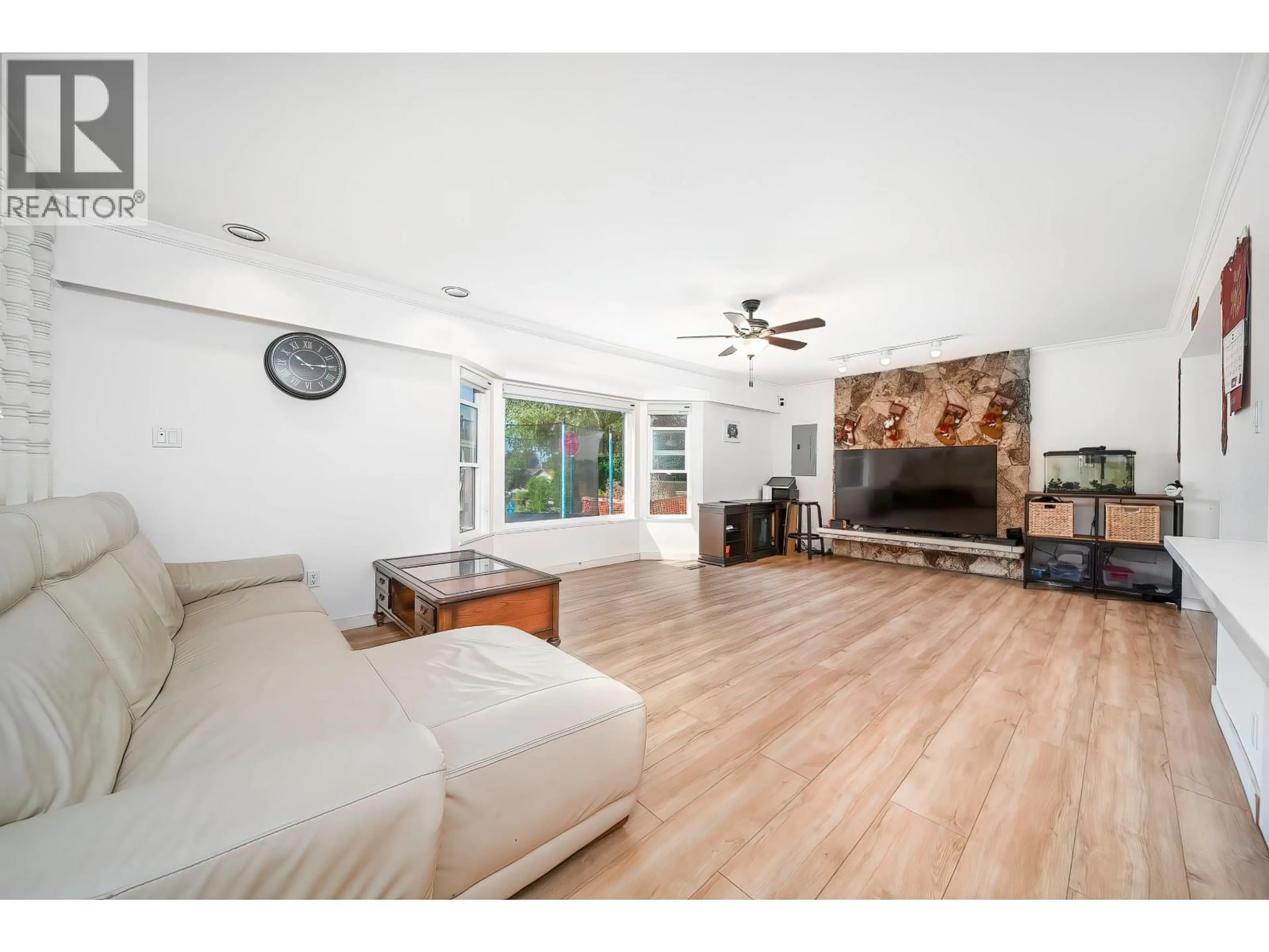 Living room with furniture, unknown for 2011 PAULUS CRESCENT, Burnaby British Columbia V5A2M2