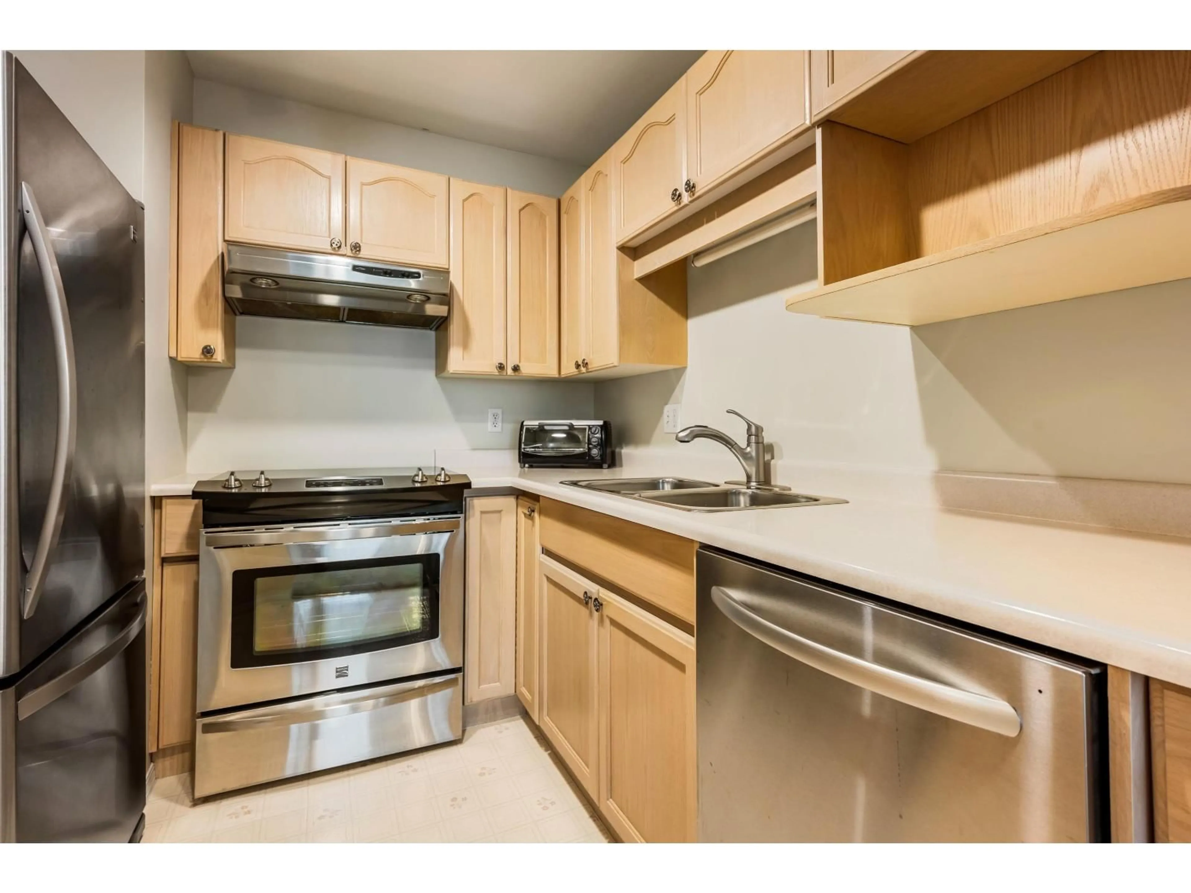 Standard kitchen, unknown for 303 - 9400 COOK STREET, Chilliwack British Columbia V2P4J6