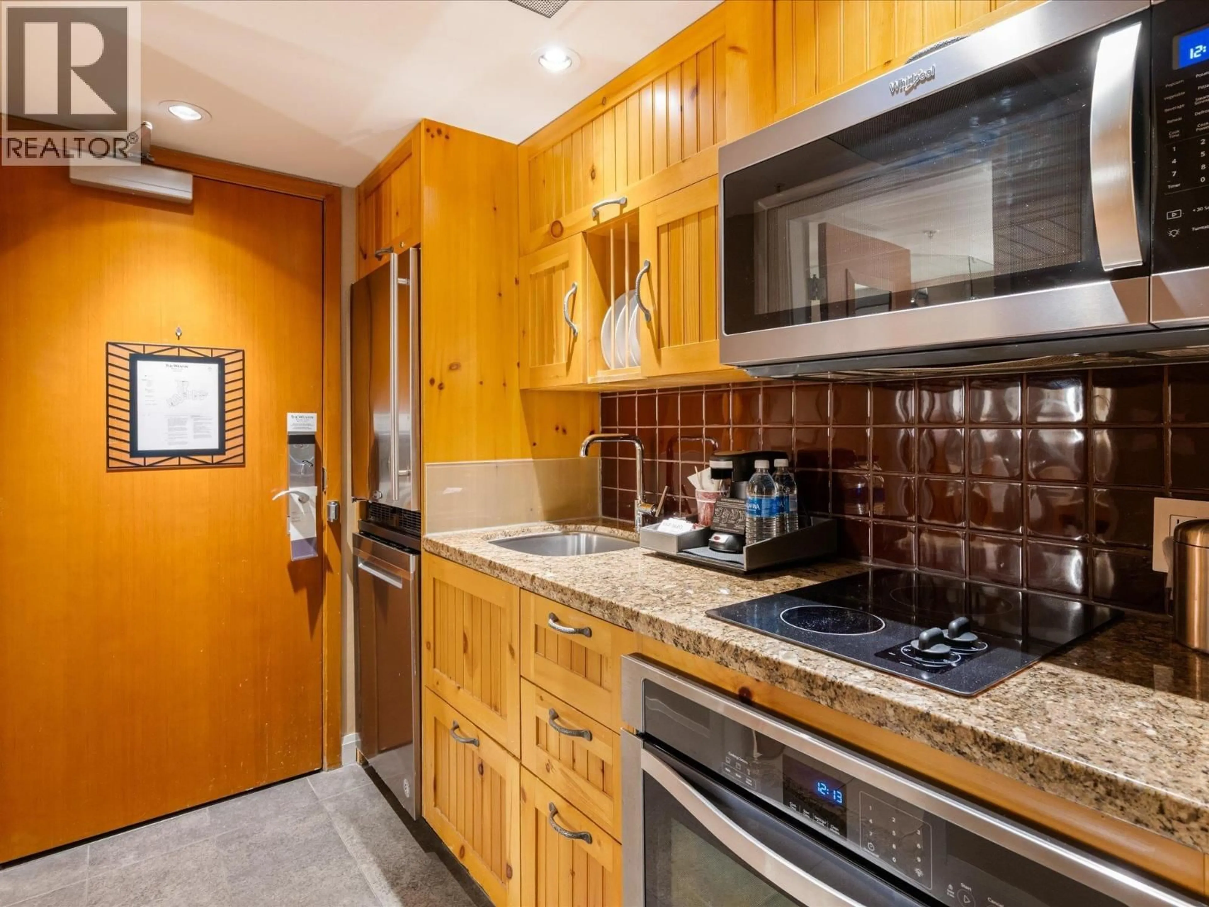 Standard kitchen, ceramic/tile floor for 874 - 4090 WHISTLER WAY, Whistler British Columbia V8E1J3