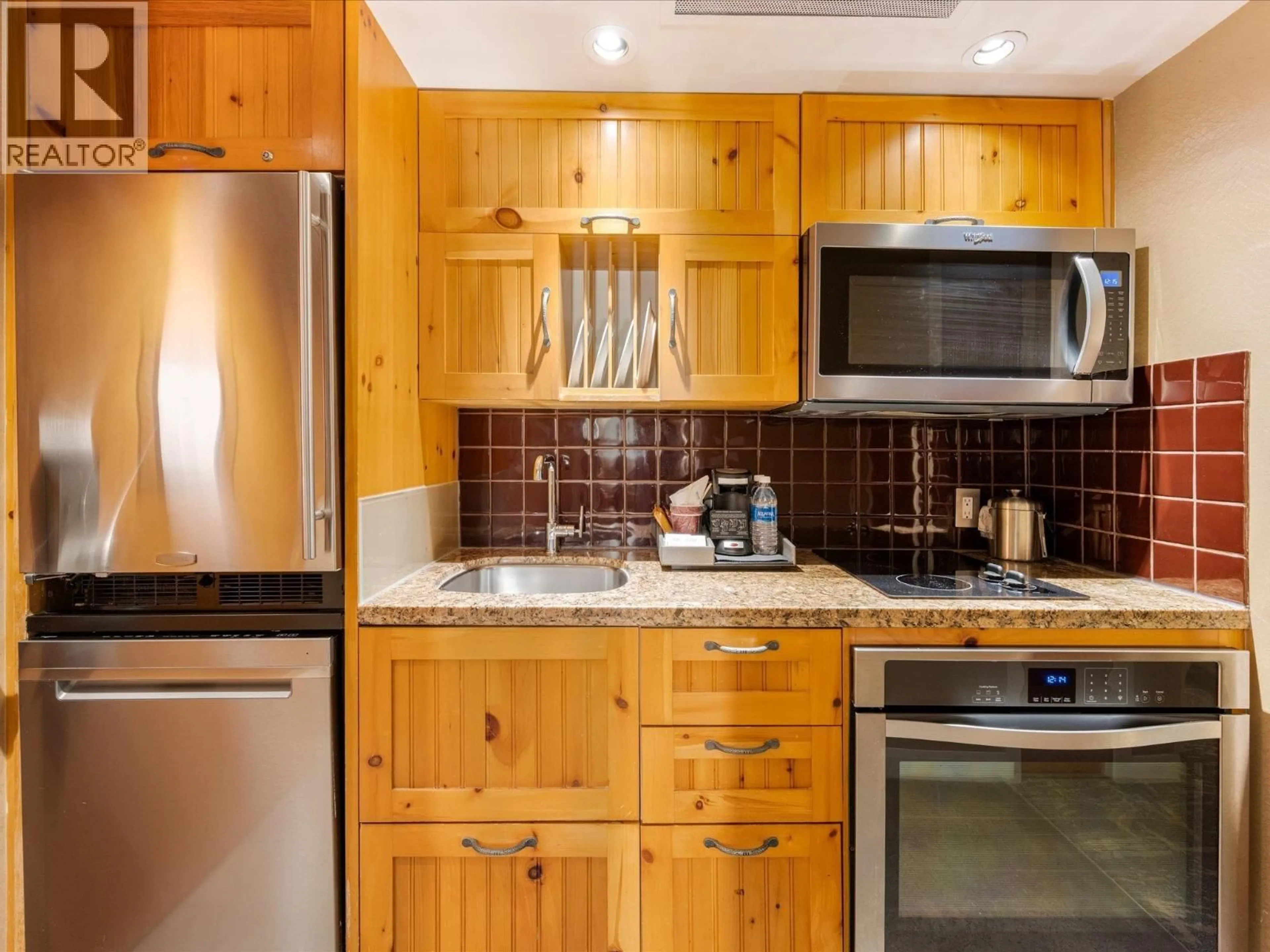 Standard kitchen, wood/laminate floor for 874 - 4090 WHISTLER WAY, Whistler British Columbia V8E1J3