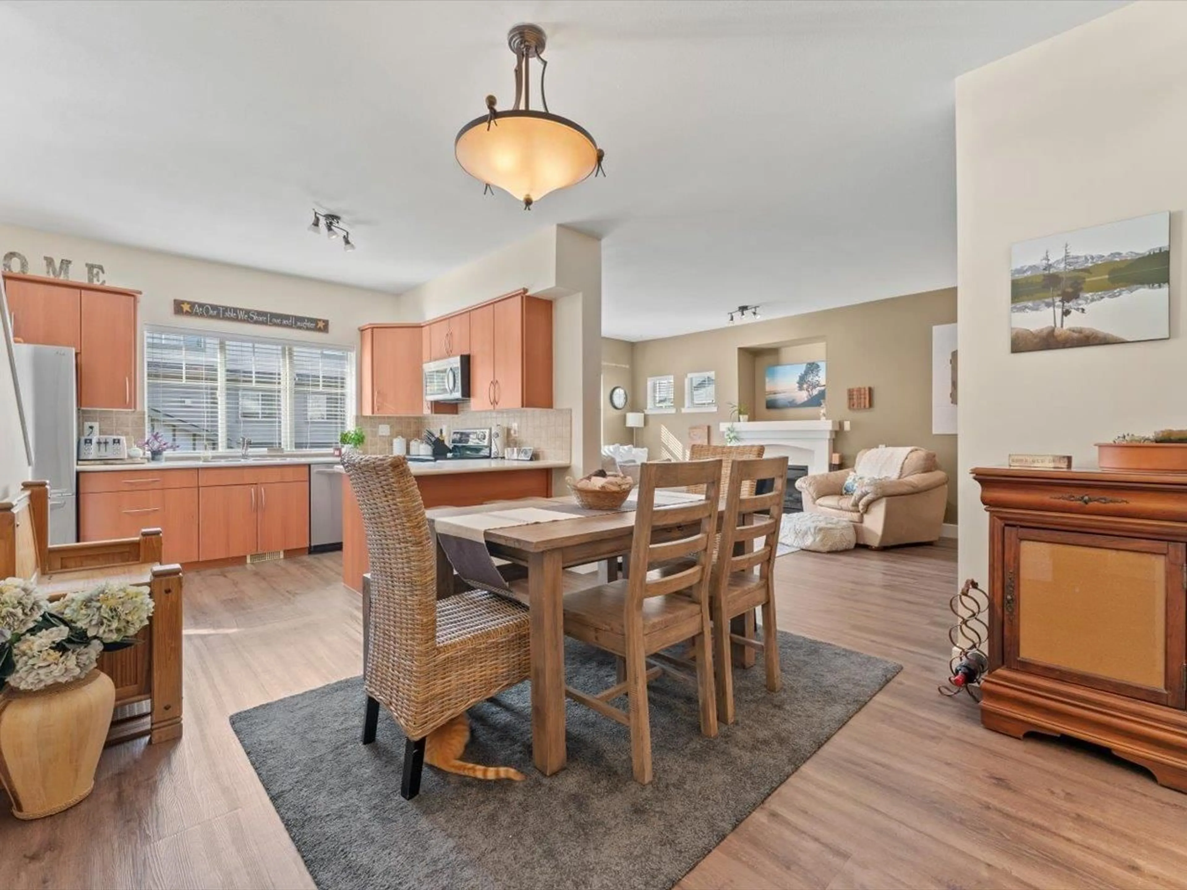 Open concept kitchen, wood/laminate floor for 2 - 2733 PARKWAY, Surrey British Columbia V4P3P7