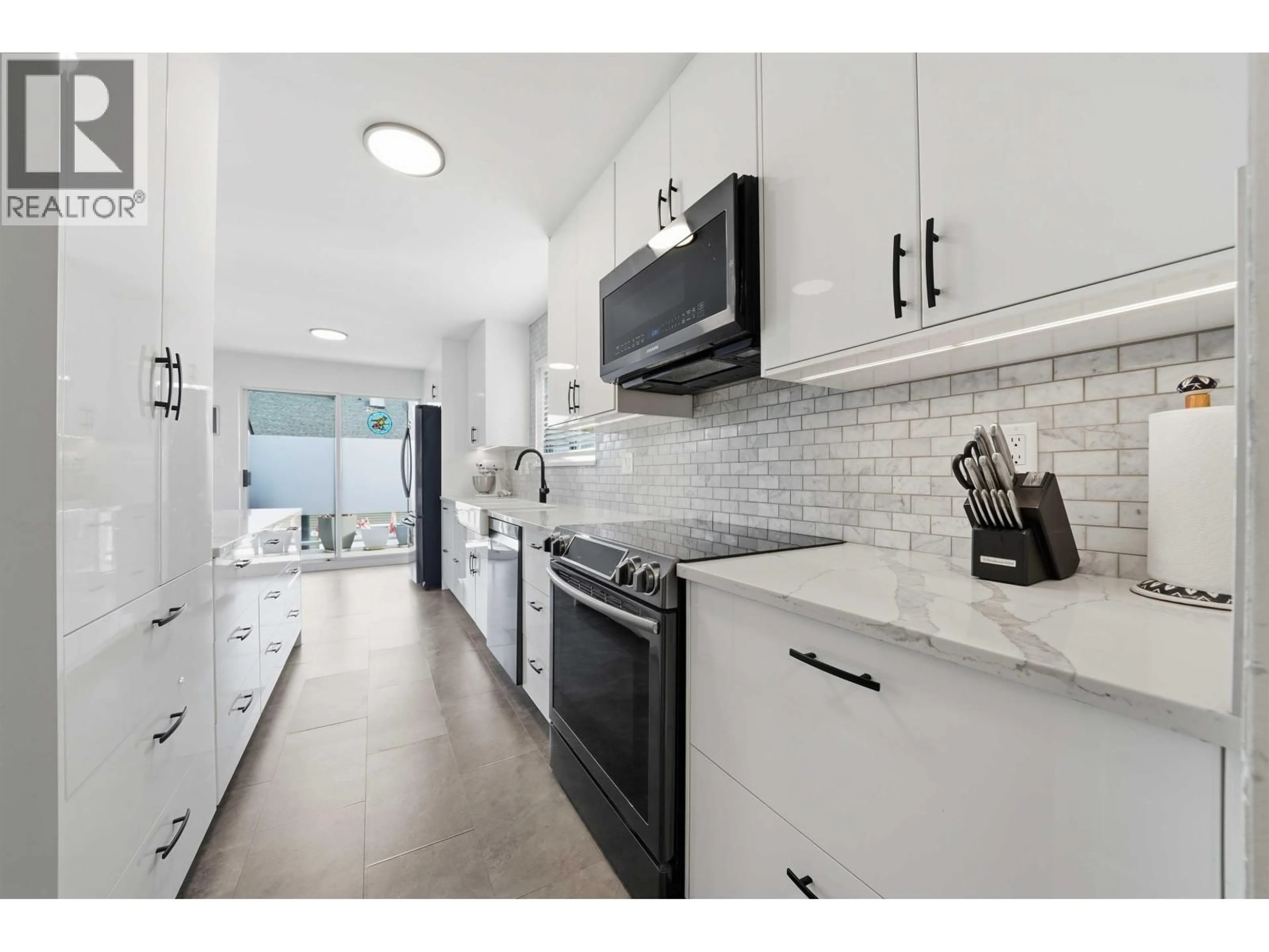 Open concept kitchen, ceramic/tile floor for 14 - 6250 48A AVENUE, Delta British Columbia V4K4W2