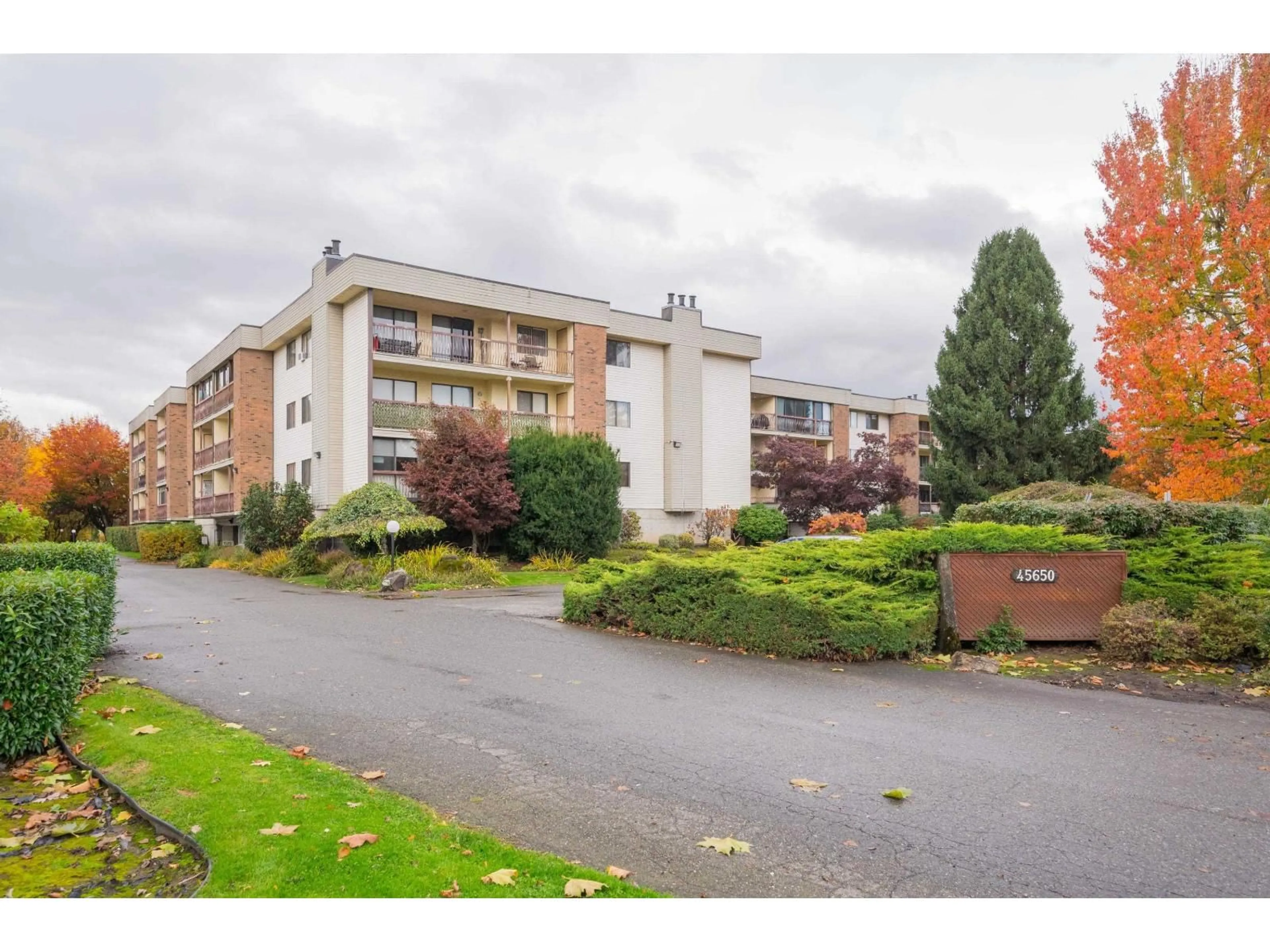 A pic from outside/outdoor area/front of a property/back of a property/a pic from drone, mountain view for 1308 - 45650 MCINTOSH DRIVE, Chilliwack British Columbia V2P6Y5