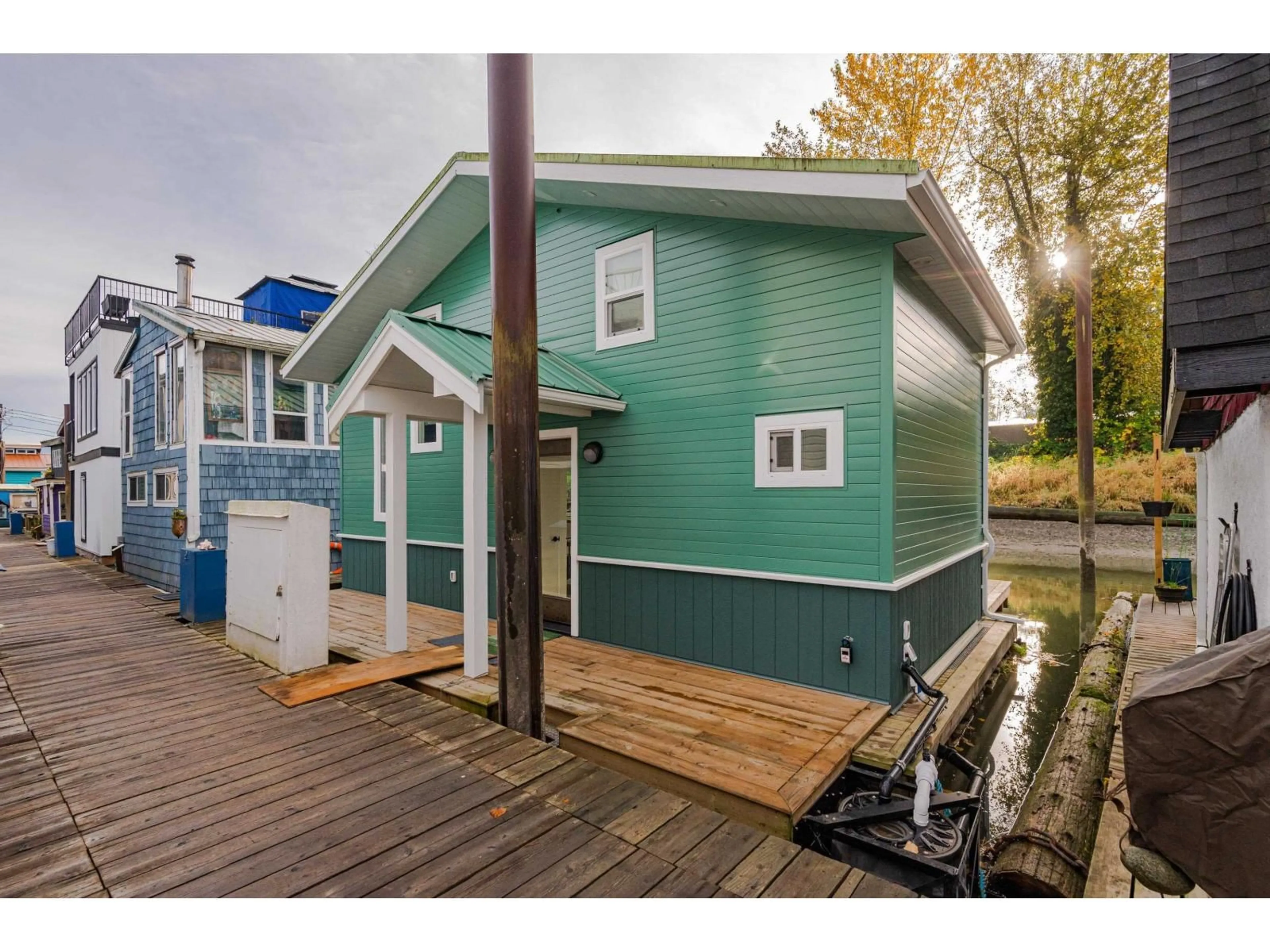 Home with vinyl exterior material, water/lake/river/ocean view for 2W - 20837 LOUIE, Langley British Columbia V1M3H7