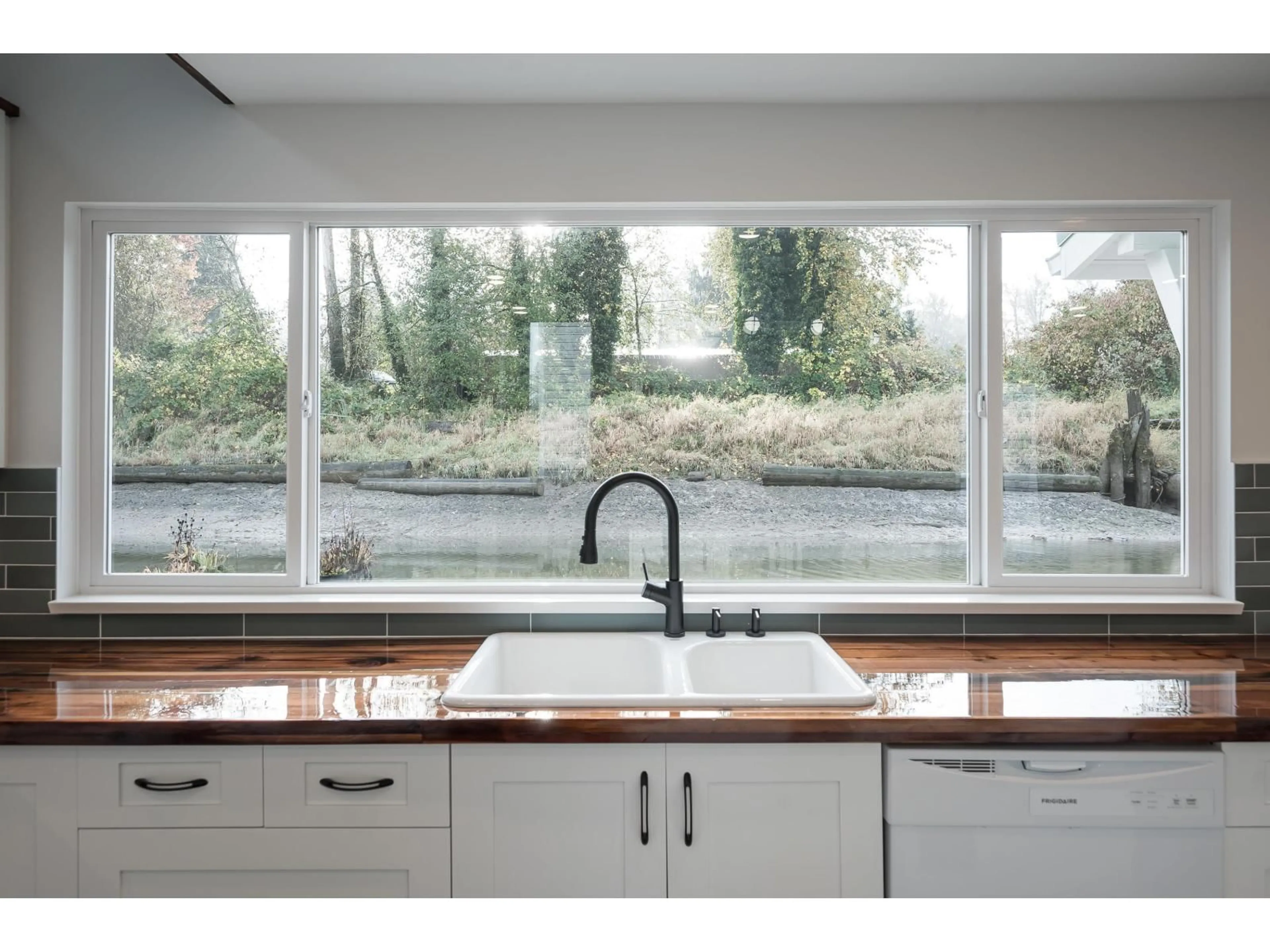 Contemporary kitchen, unknown for 2W - 20837 LOUIE, Langley British Columbia V1M3H7