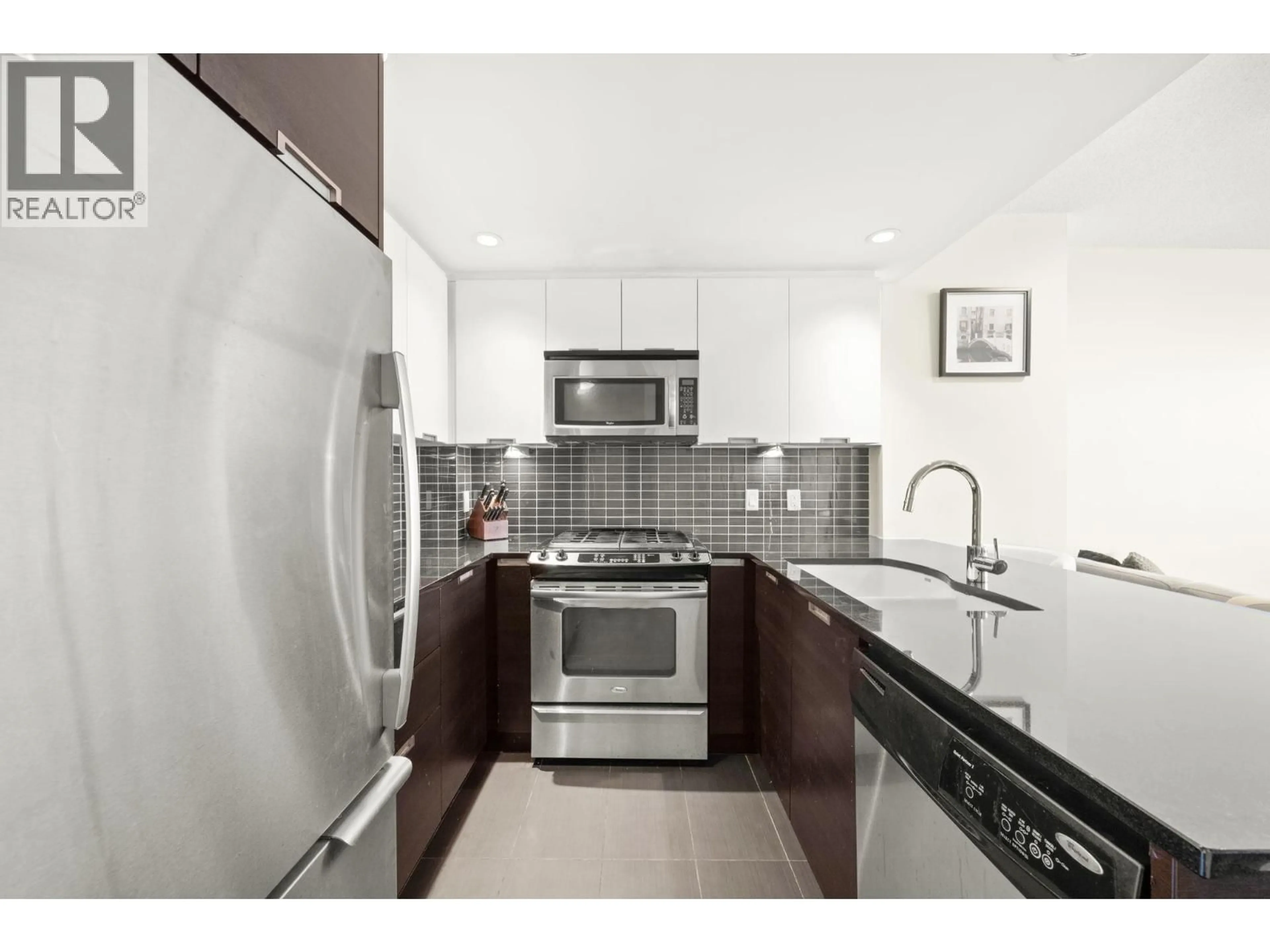 Standard kitchen, unknown for 1004 - 2968 GLEN DRIVE, Coquitlam British Columbia V3B0C4