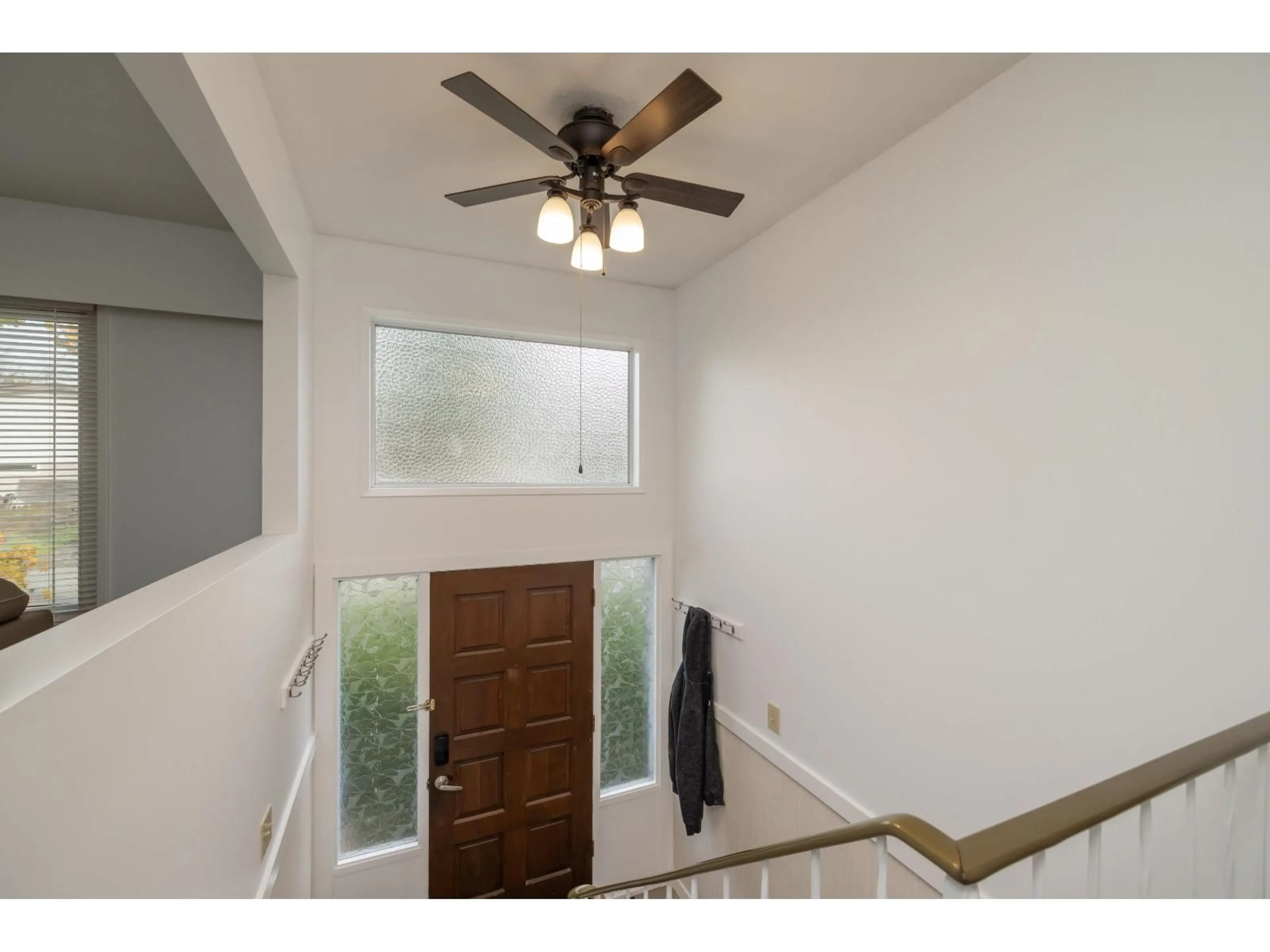 Indoor entryway for 32410 DIAMOND, Mission British Columbia V2V1M2