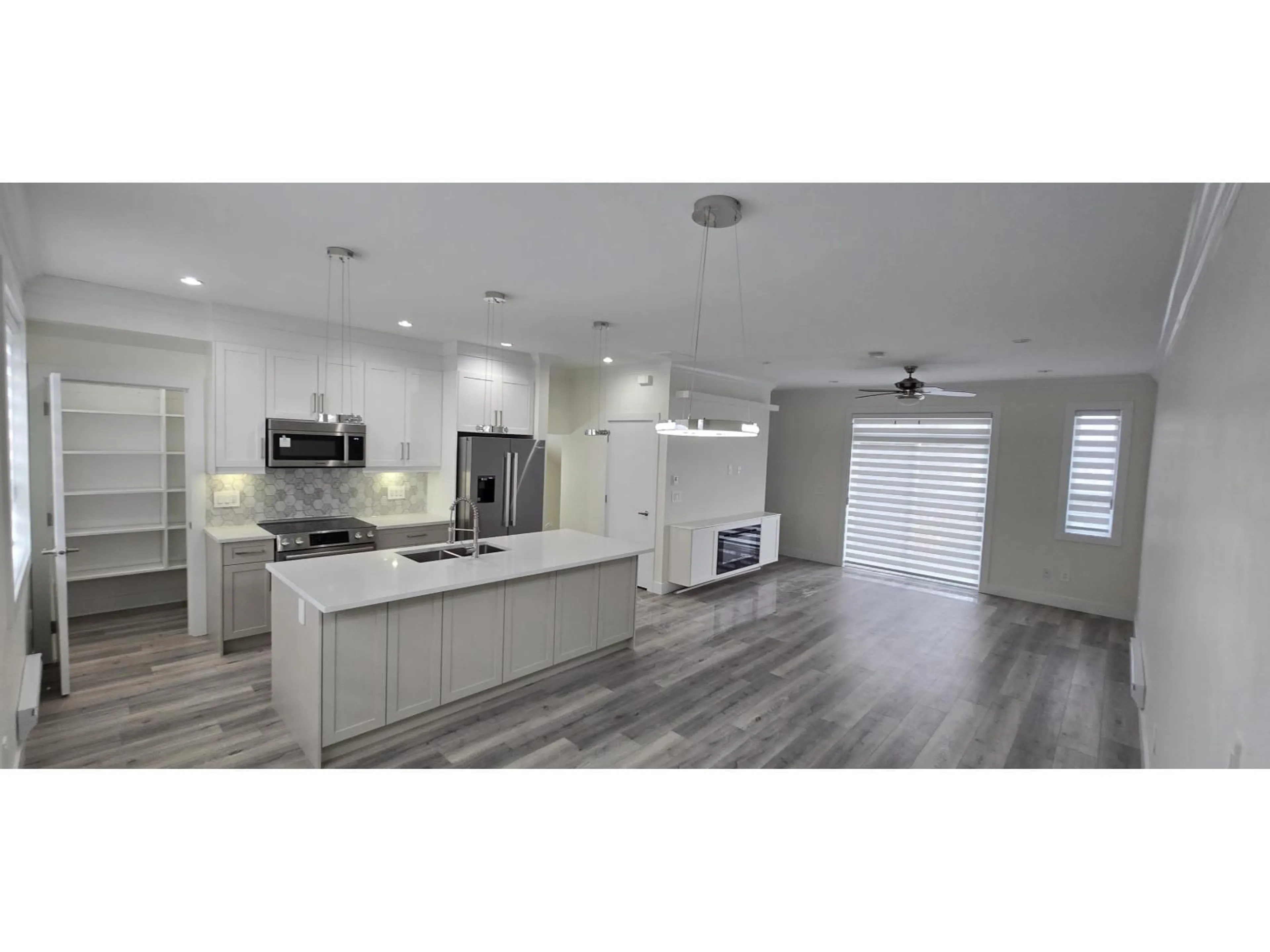 Open concept kitchen, ceramic/tile floor for 11 - 8181 135A, Surrey British Columbia V3W3N8